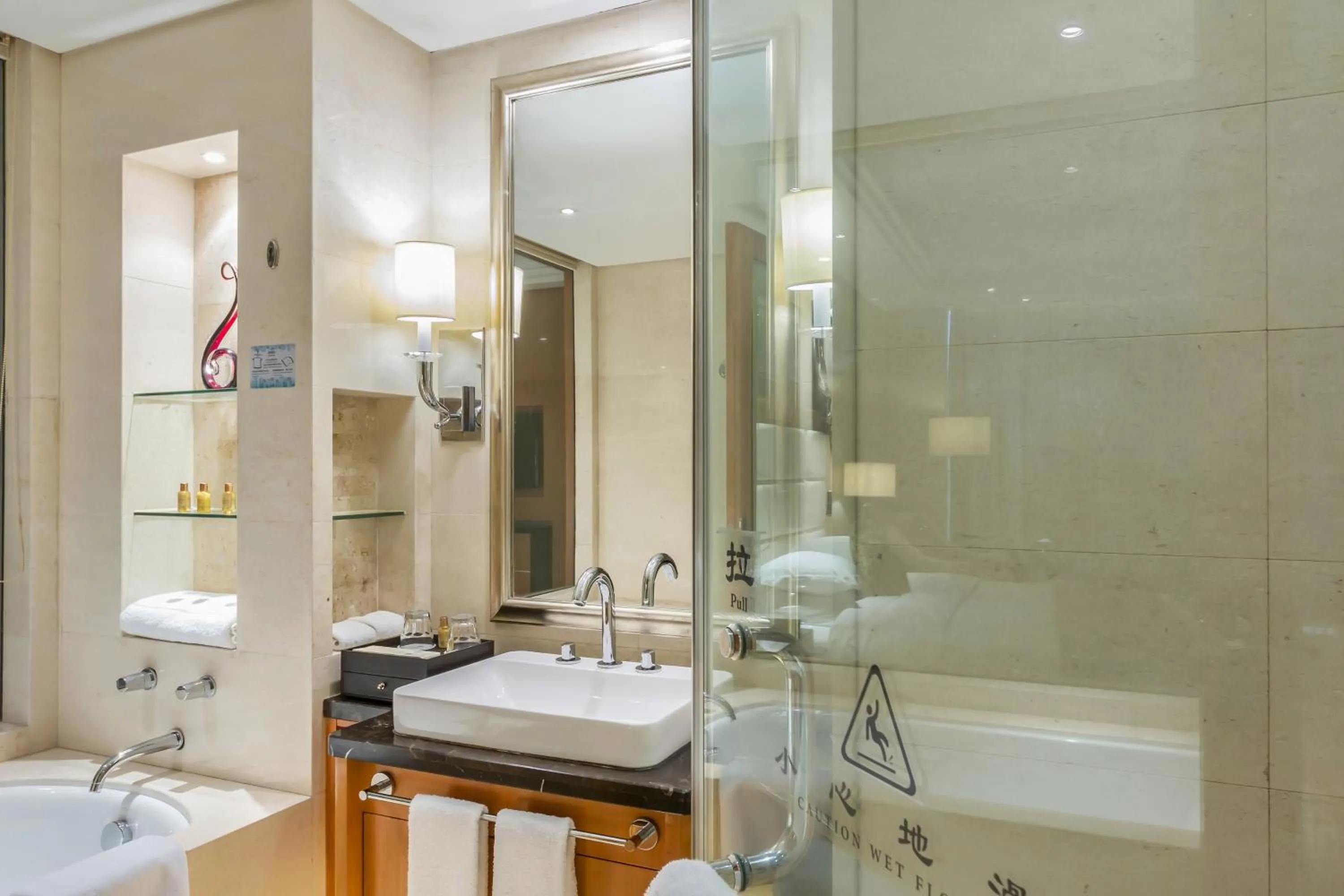 Wyndham Xinyang Downtown