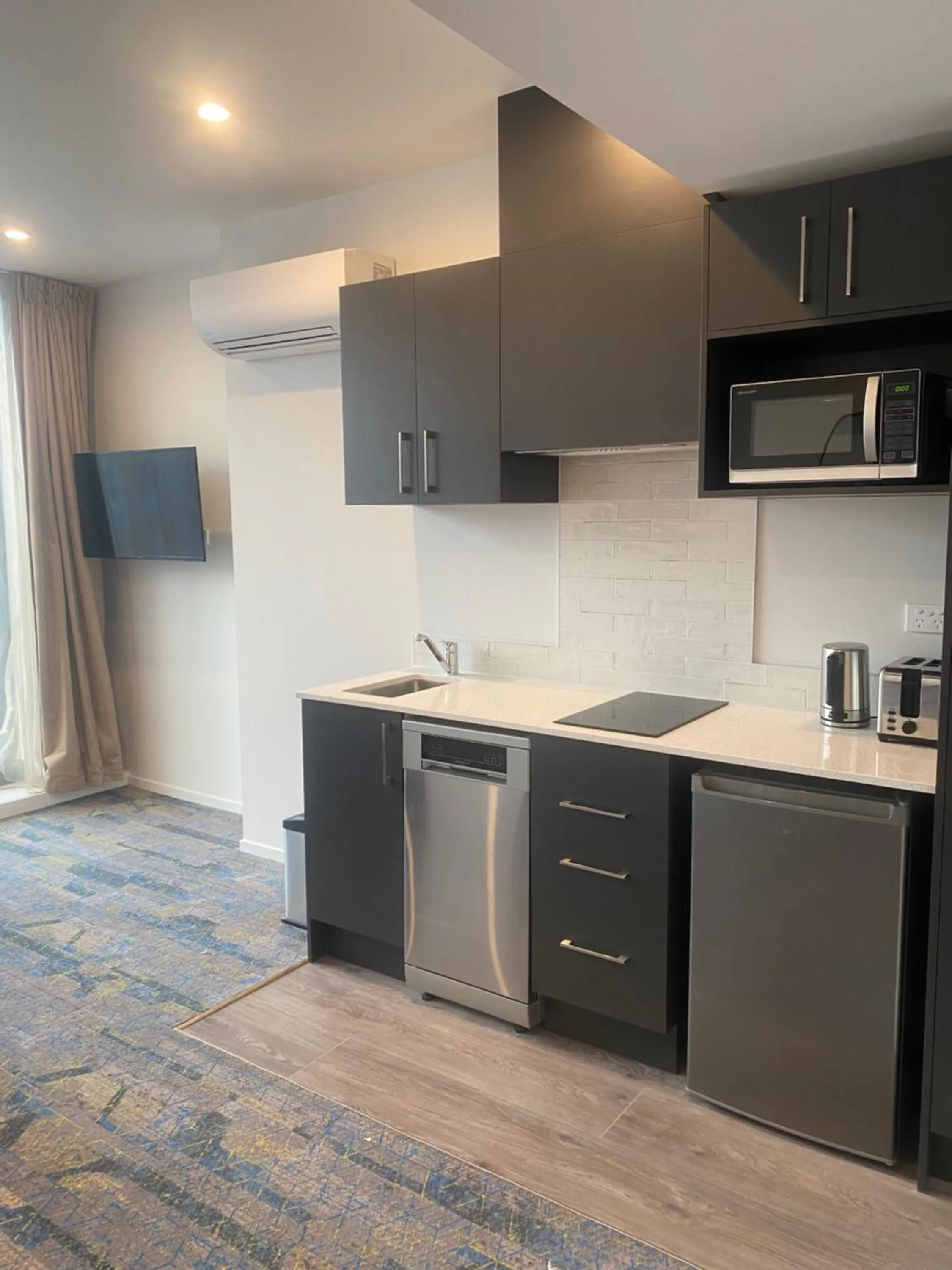 Kitchen or kitchenette in Ramada by Wyndham Wellington Taranaki Street