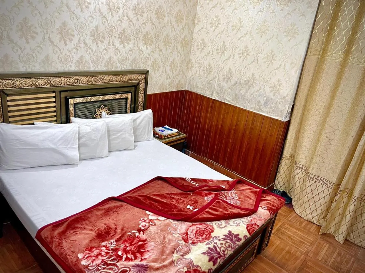 Bed in Hotel Royal Luxury Multan