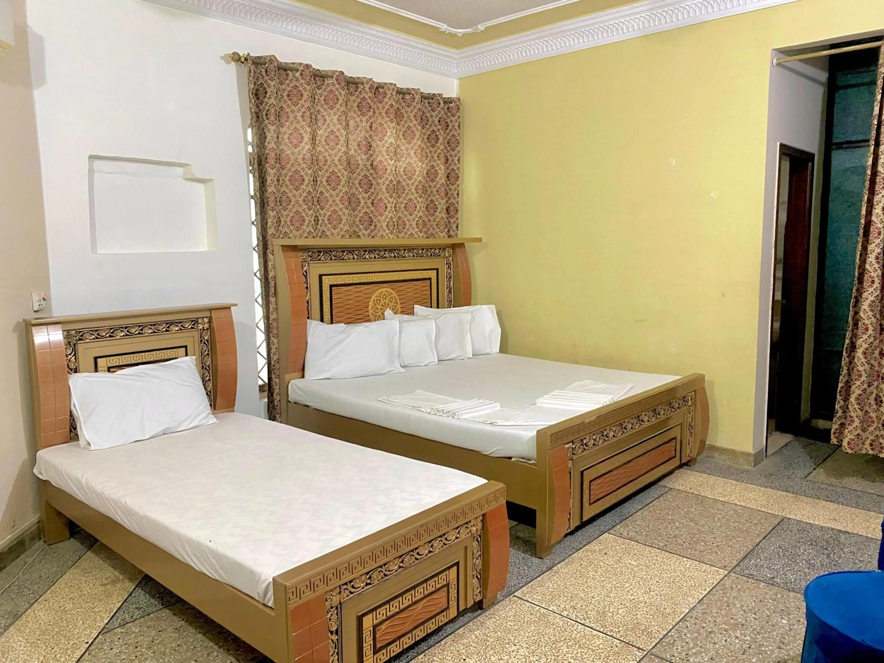 Bed in Hotel Royal Luxury Multan