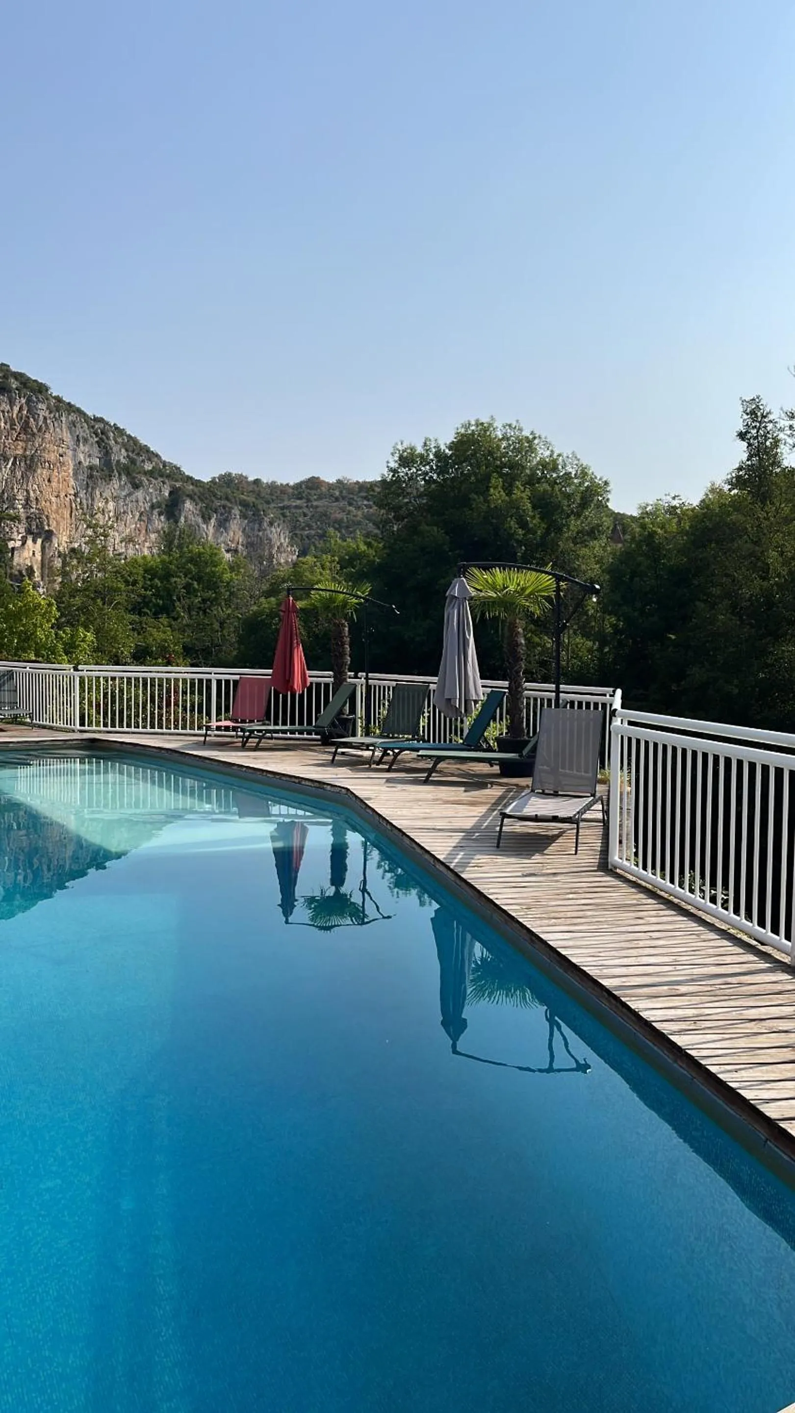 Pool view in Le Refuge du Célé