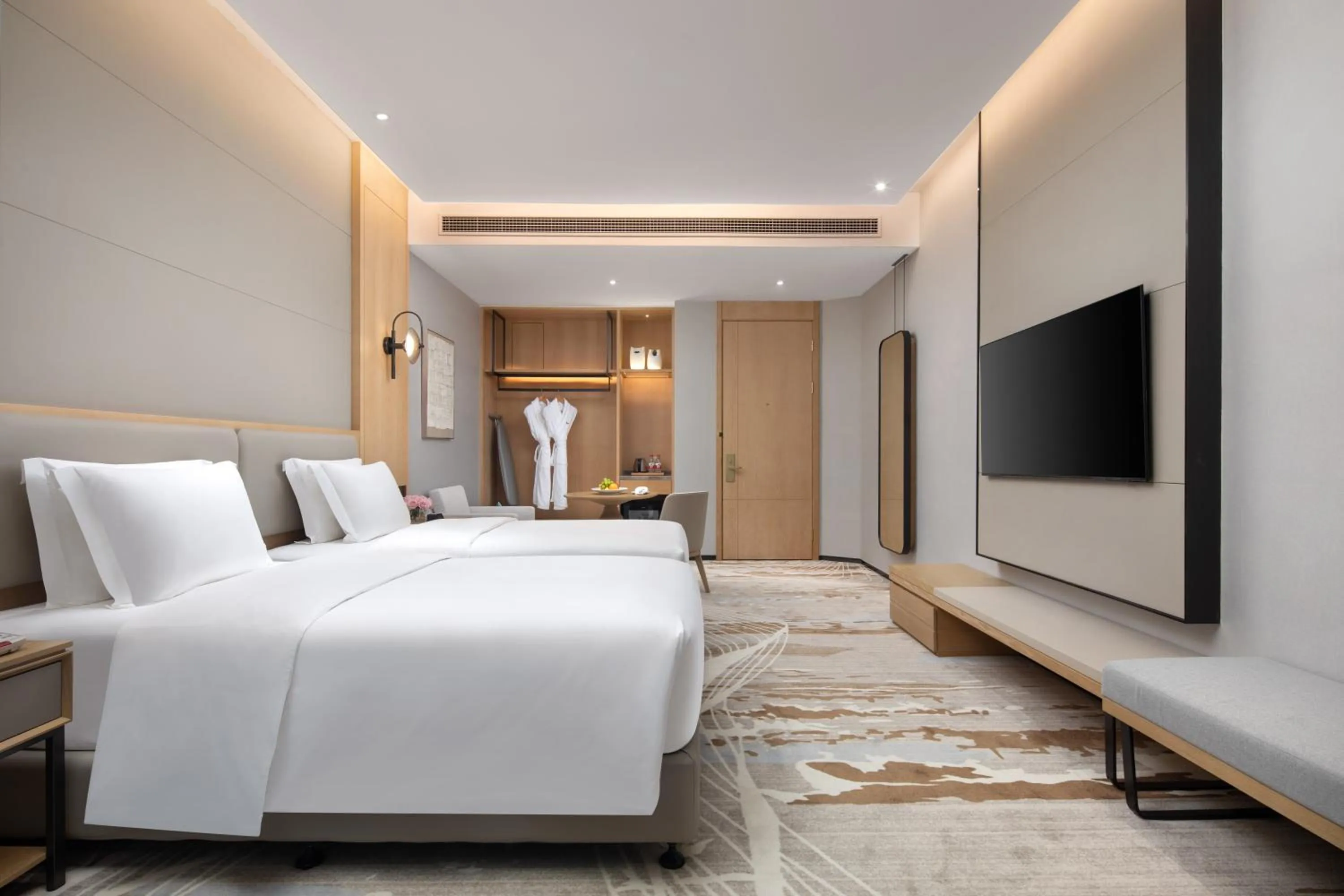 TV and multimedia, Bed in Crowne Plaza Zhoushan Seaview by IHG