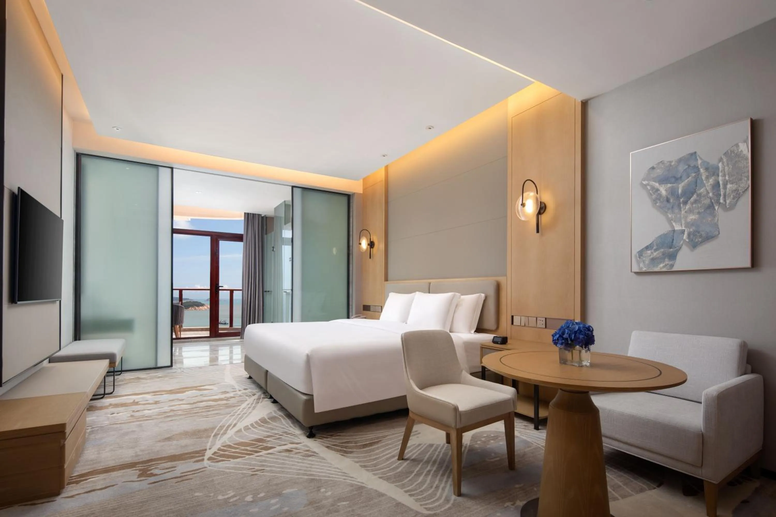 Bed in Crowne Plaza Zhoushan Seaview by IHG