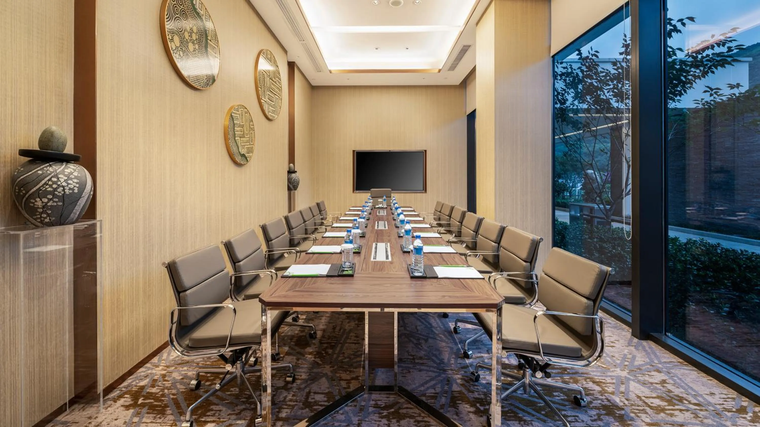 Meeting/conference room in Holiday Inn Tongren Wanshan by IHG