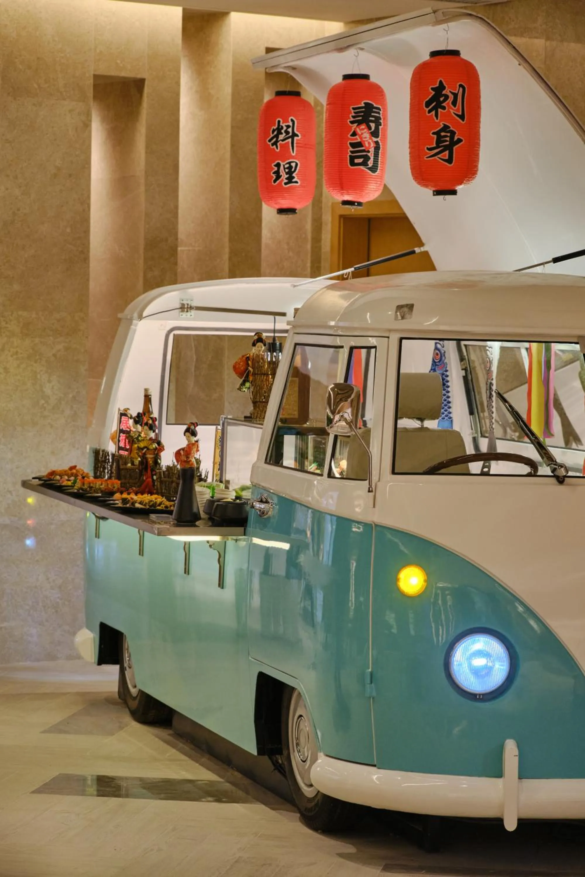 Restaurant/places to eat in Holiday Inn Tongren Wanshan by IHG