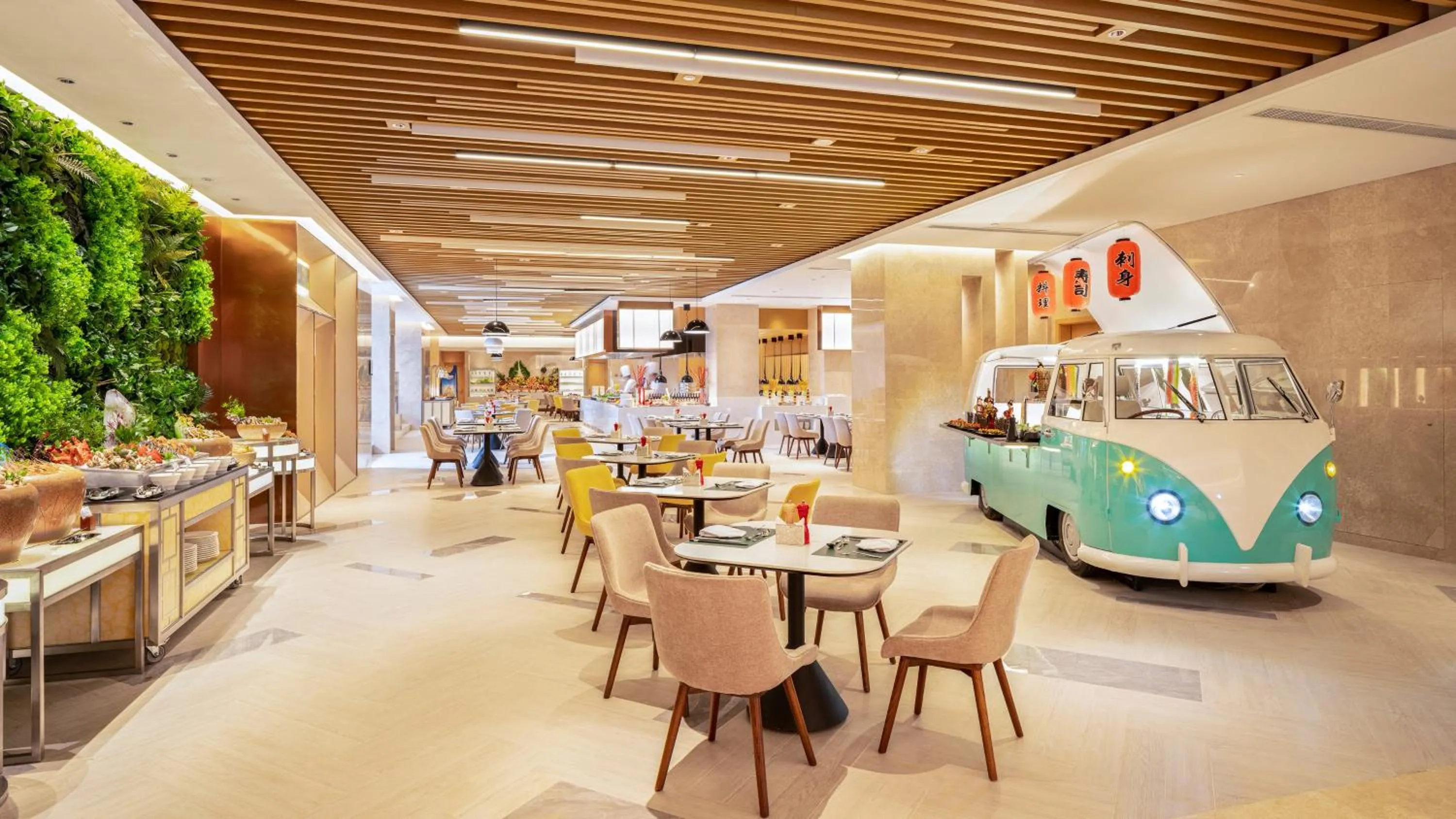 Restaurant/places to eat in Holiday Inn Tongren Wanshan by IHG