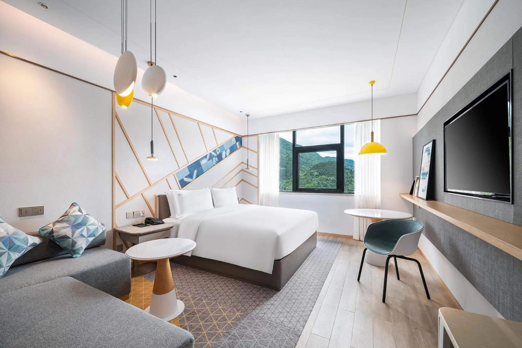 Photo of the whole room, Bed in Holiday Inn Tongren Wanshan by IHG