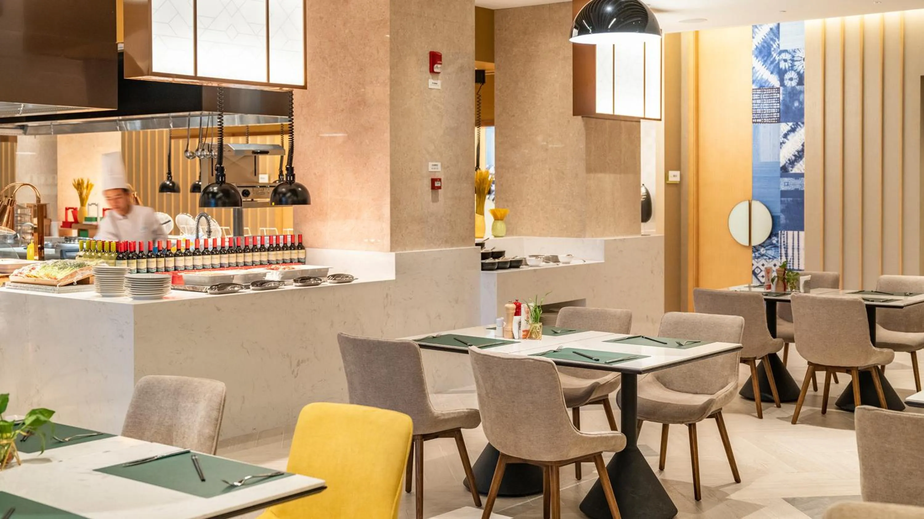 Restaurant/places to eat in Holiday Inn Tongren Wanshan by IHG