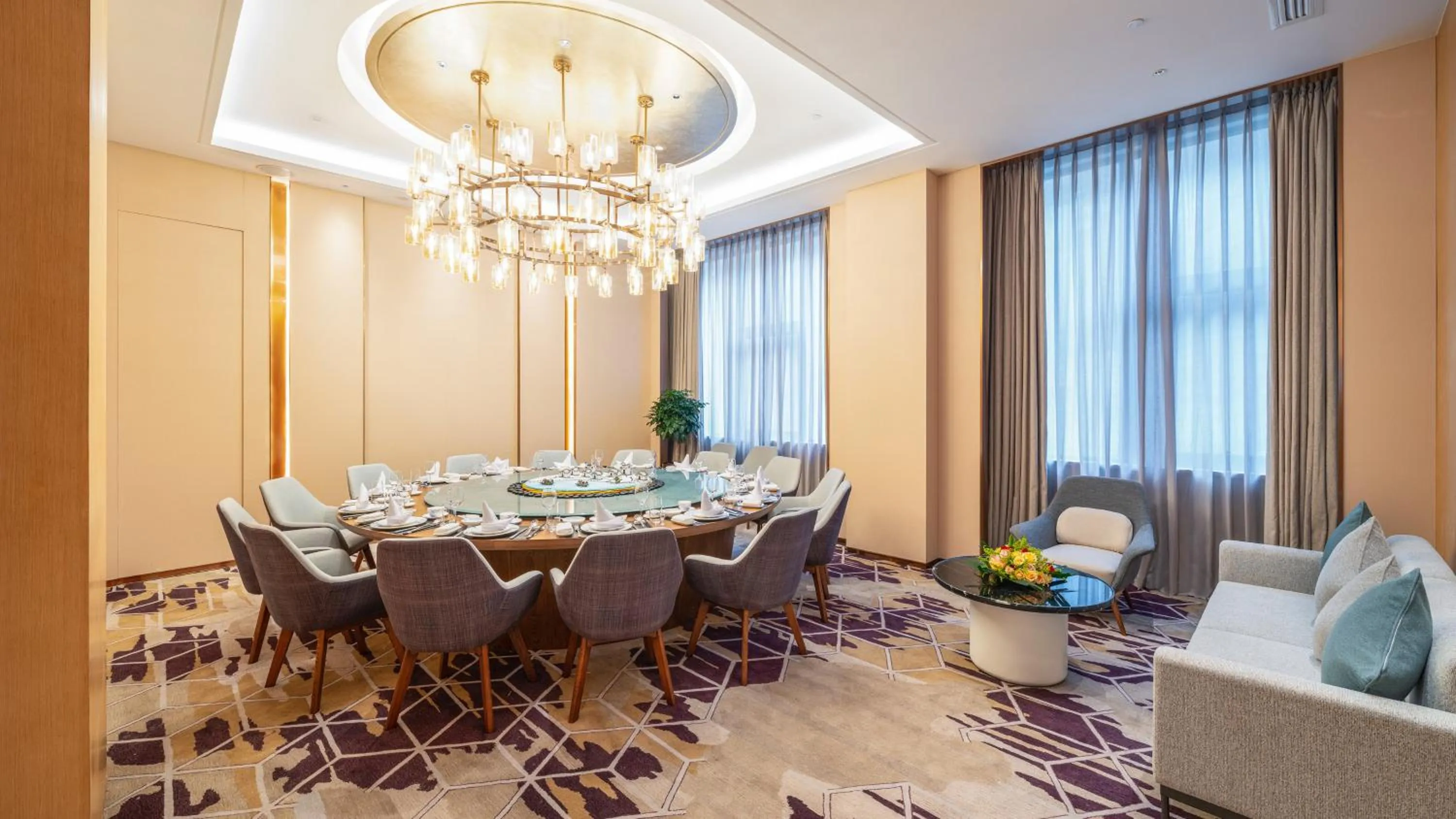 Restaurant/places to eat in Holiday Inn Tongren Wanshan by IHG