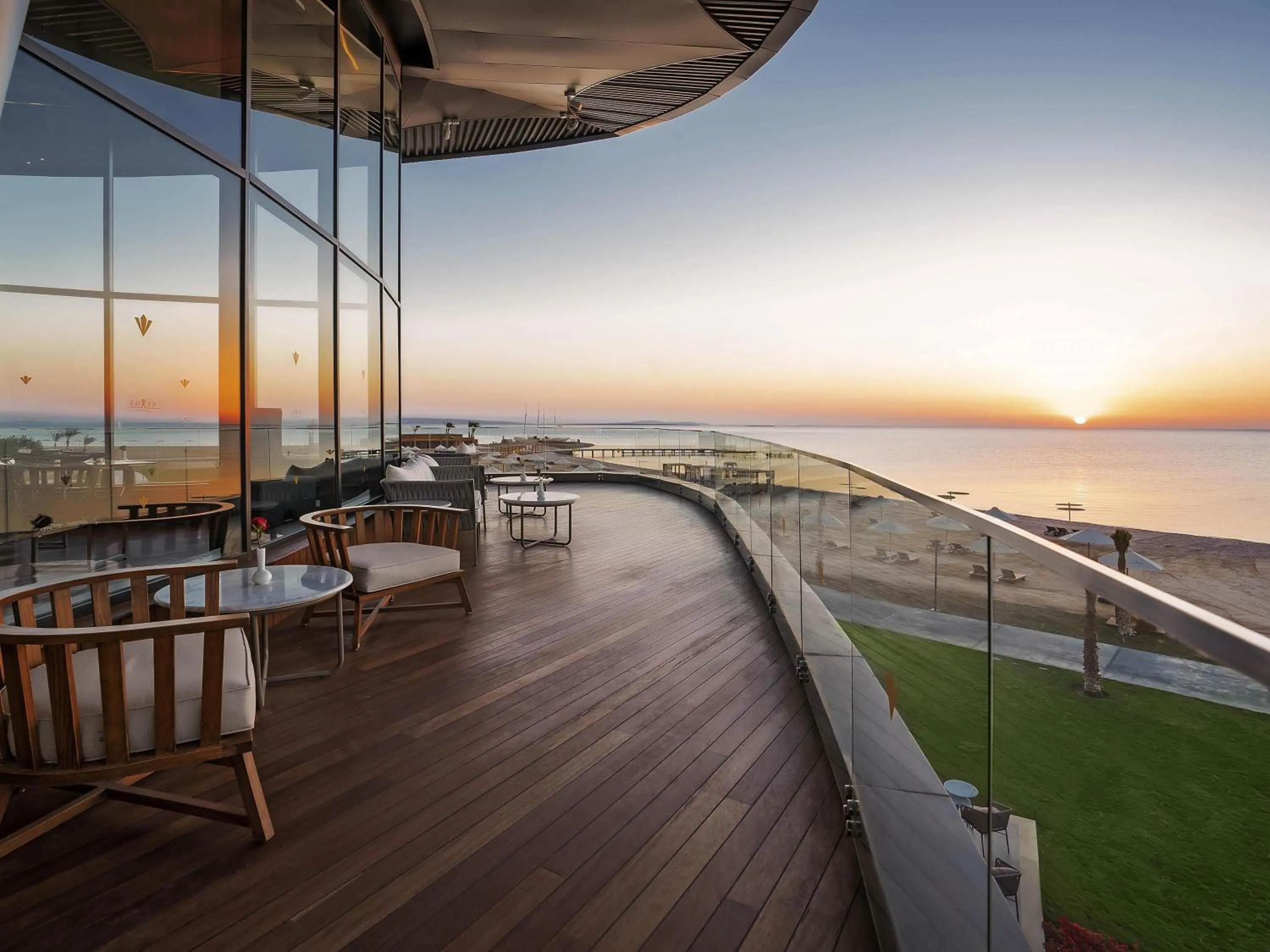 Lounge or bar in Rixos Premium Magawish Suites and Villas- Ultra All-Inclusive