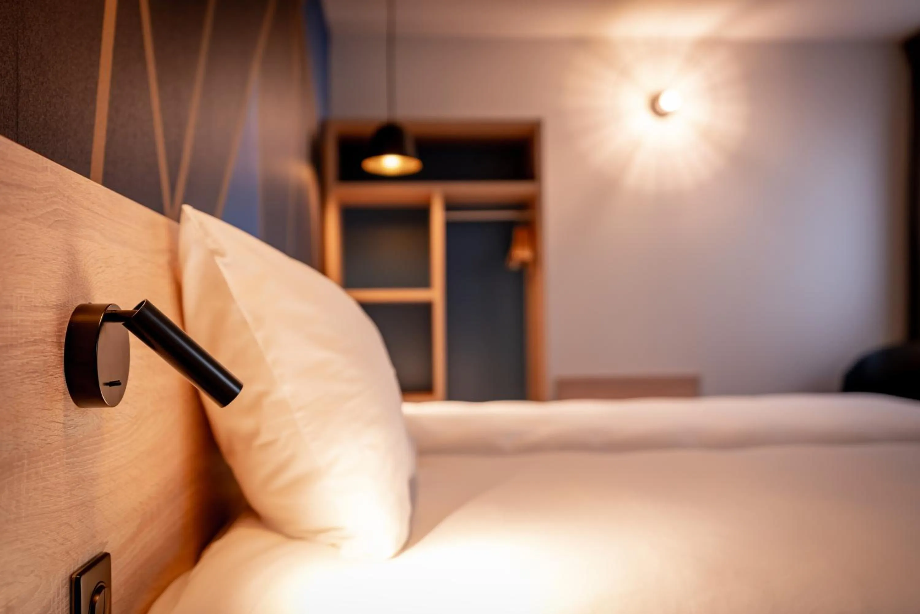 Bedroom, Bed in ibis Styles Valenciennes Petite Foret