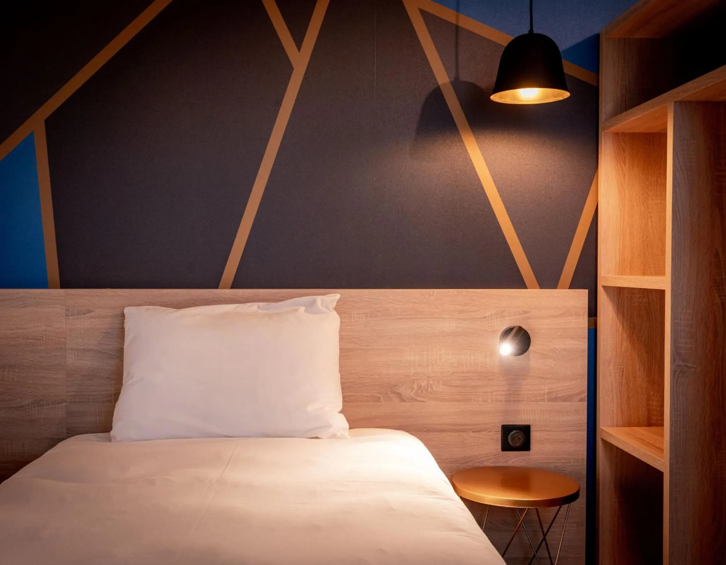 Bedroom, Bed in ibis Styles Valenciennes Petite Foret