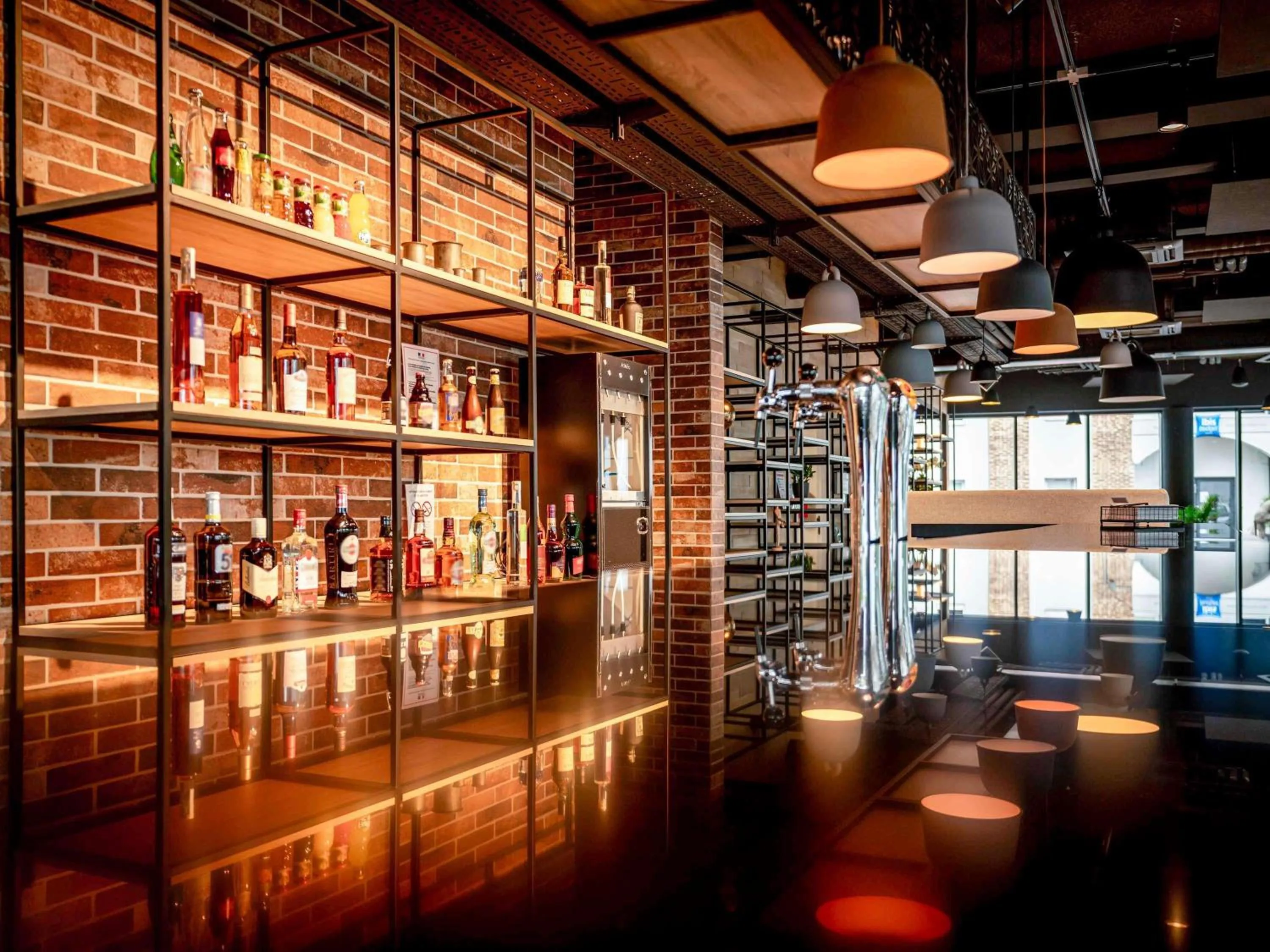 Lounge or bar in ibis Styles Valenciennes Petite Foret