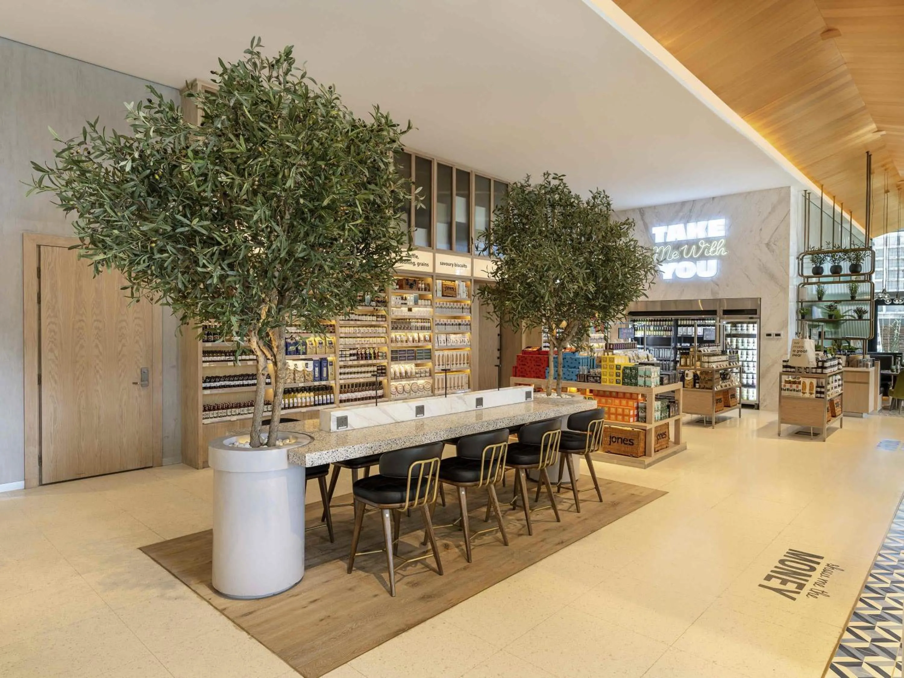 Restaurant/places to eat in Fairmont Ramla Riyadh