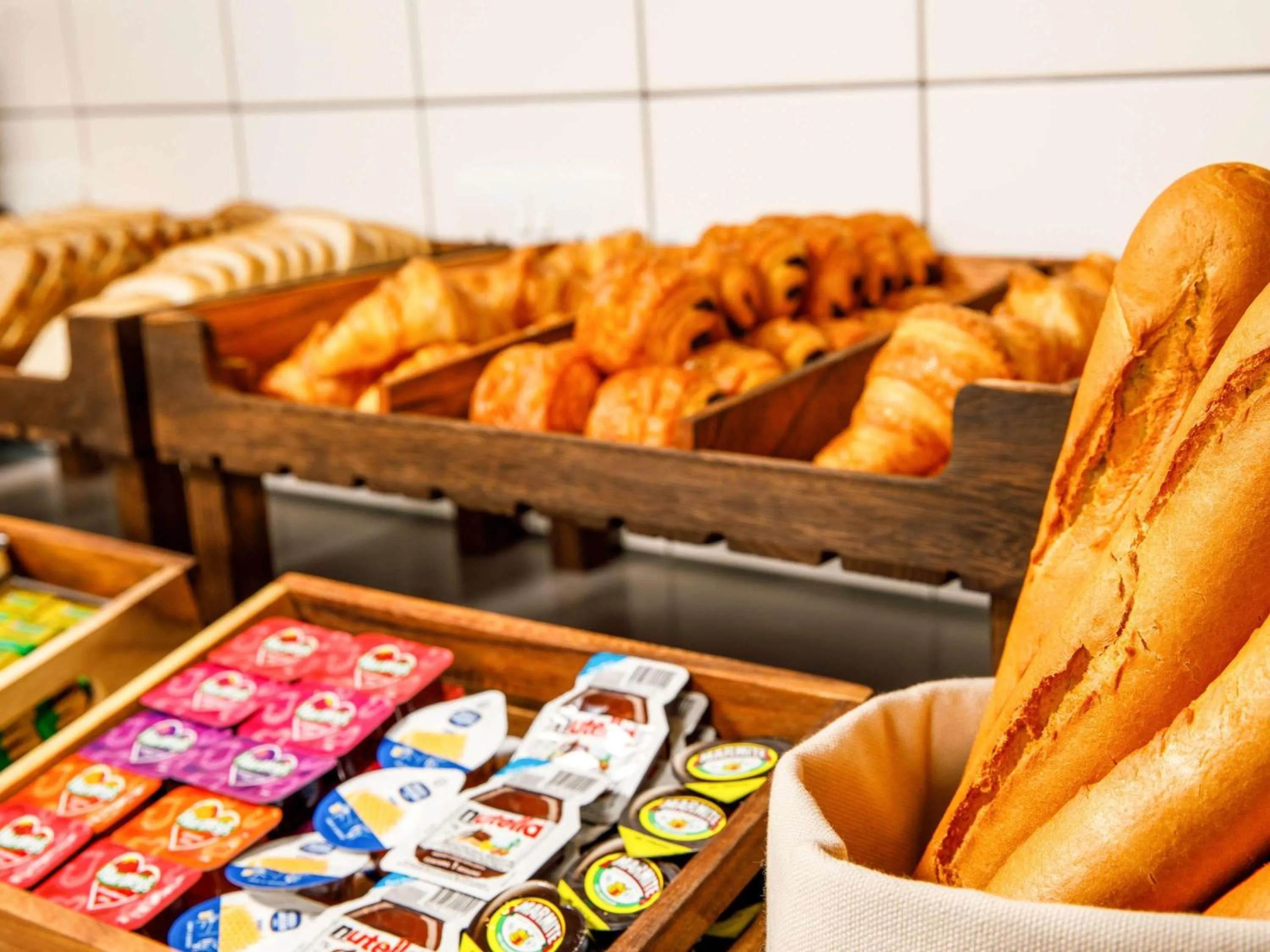 Restaurant/places to eat in ibis London Sutton Point