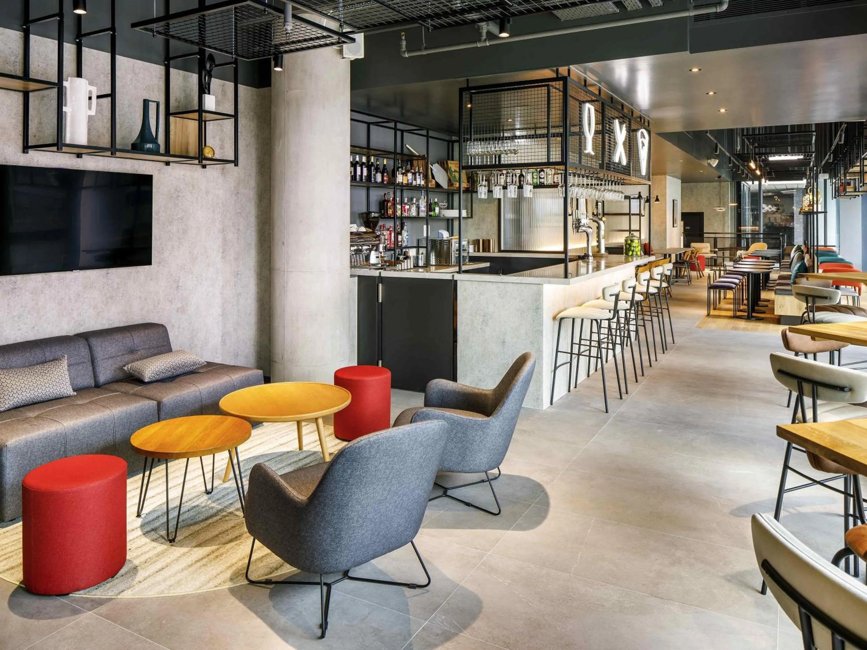 Restaurant/places to eat in ibis London Sutton Point