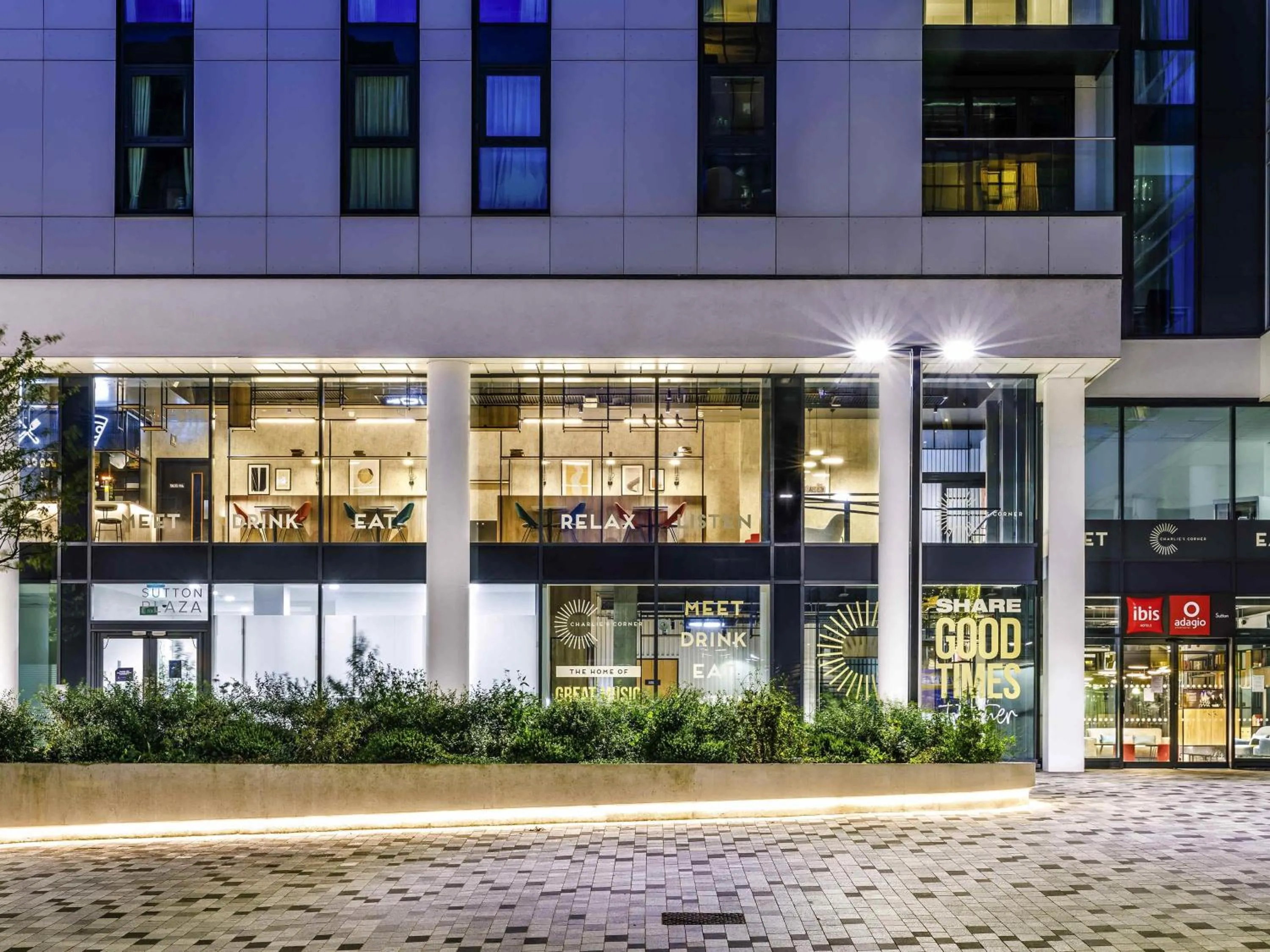 Restaurant/places to eat in ibis London Sutton Point