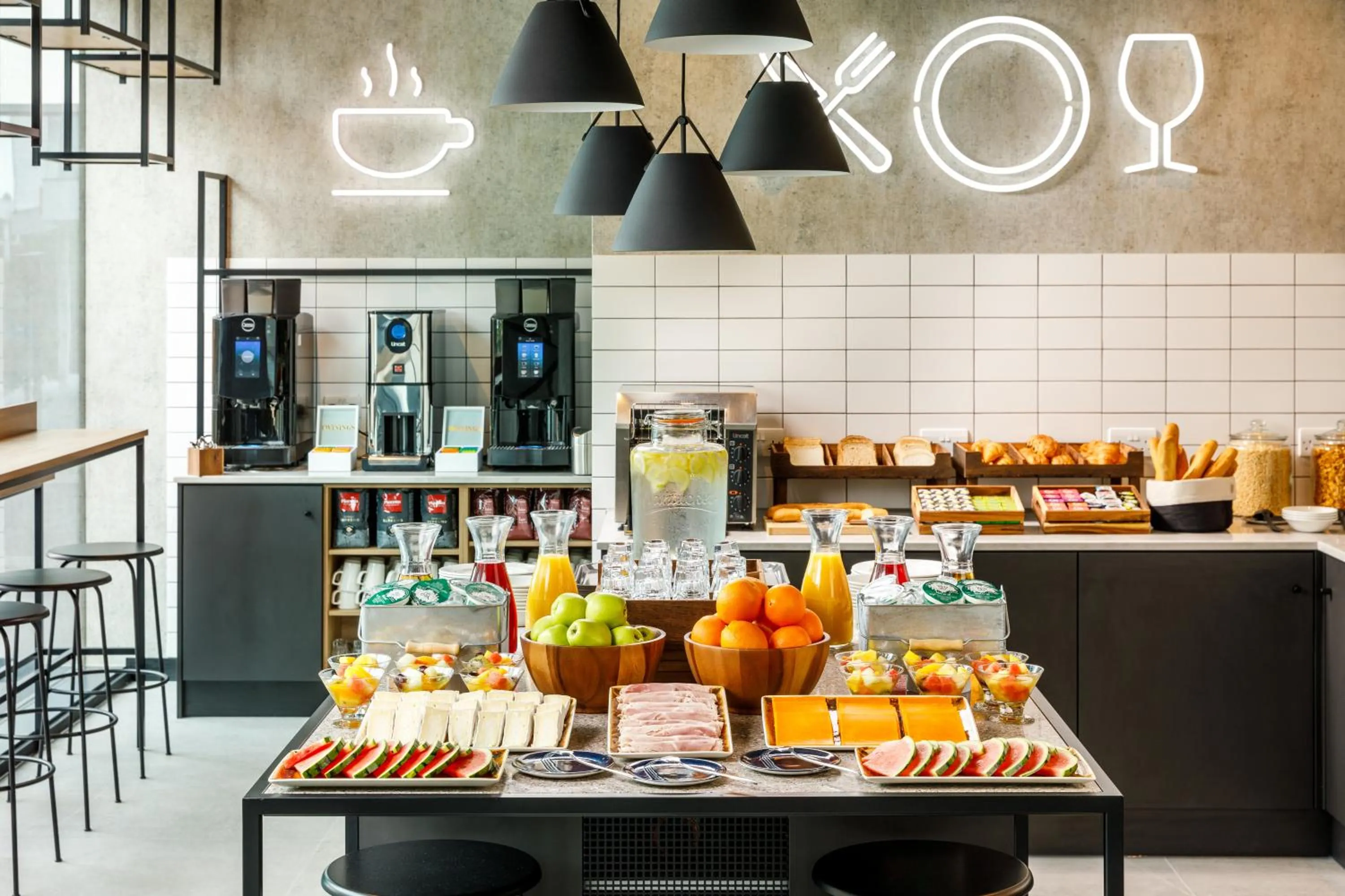 Breakfast in ibis London Sutton Point