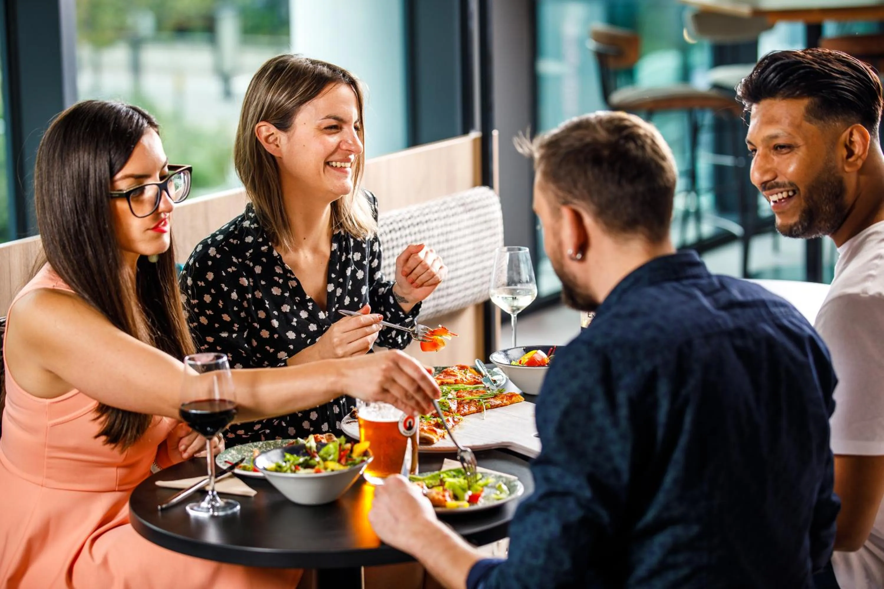 Restaurant/places to eat in ibis London Sutton Point