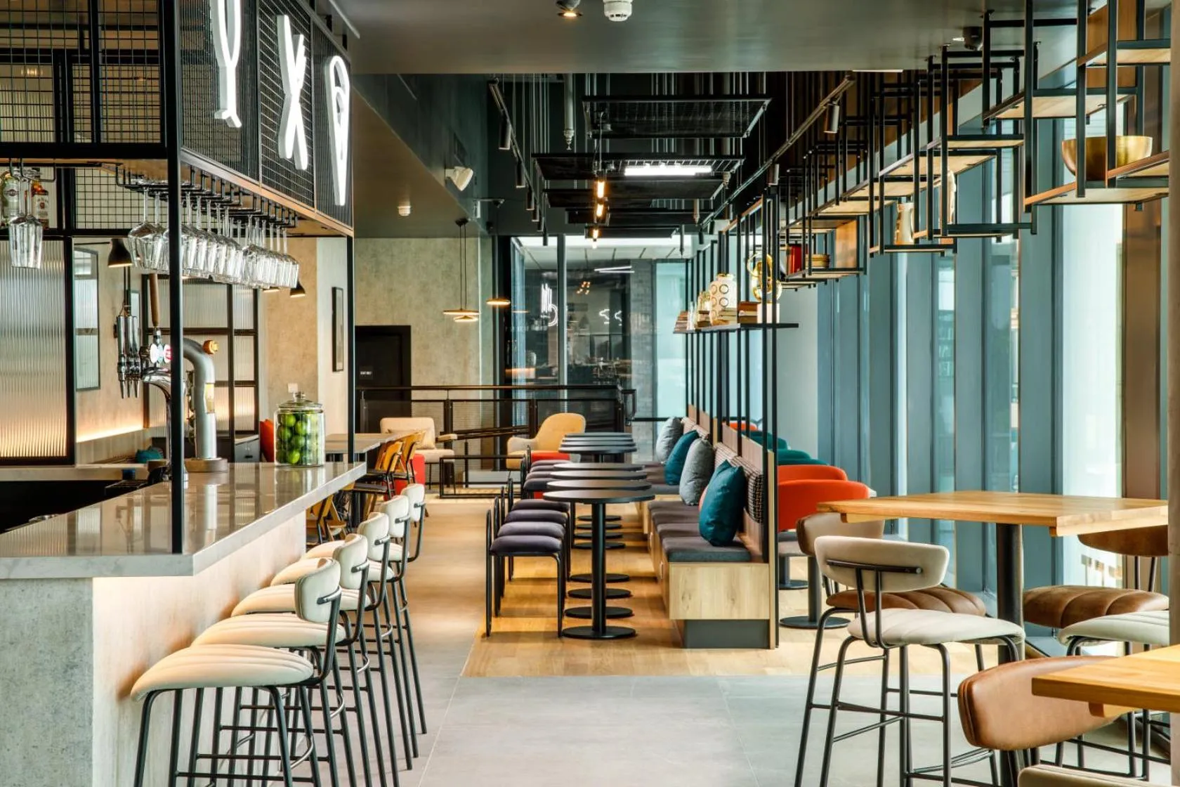 Restaurant/places to eat in ibis London Sutton Point