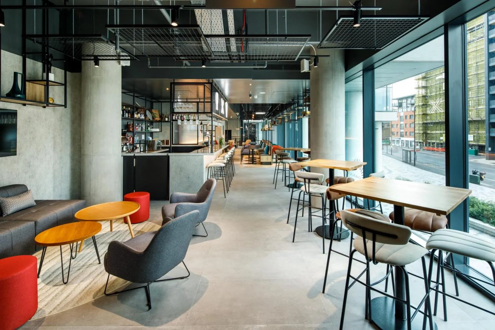 Restaurant/places to eat in ibis London Sutton Point