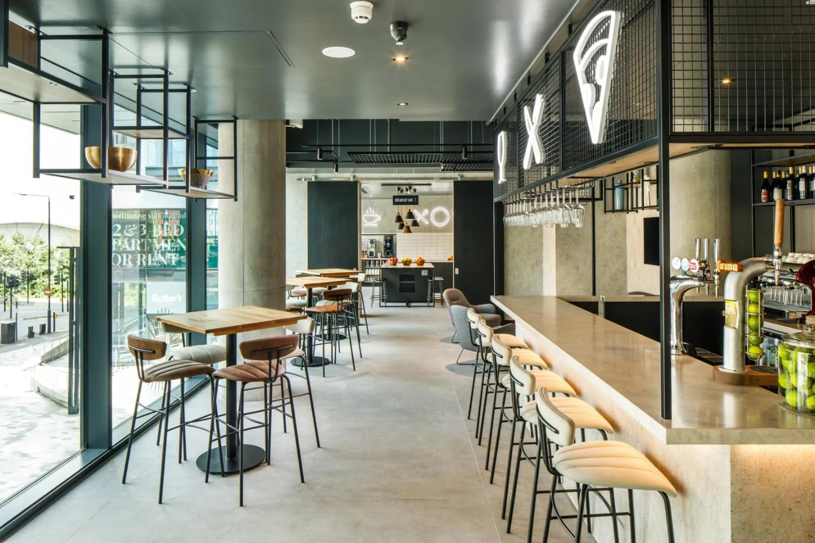 Restaurant/places to eat in ibis London Sutton Point