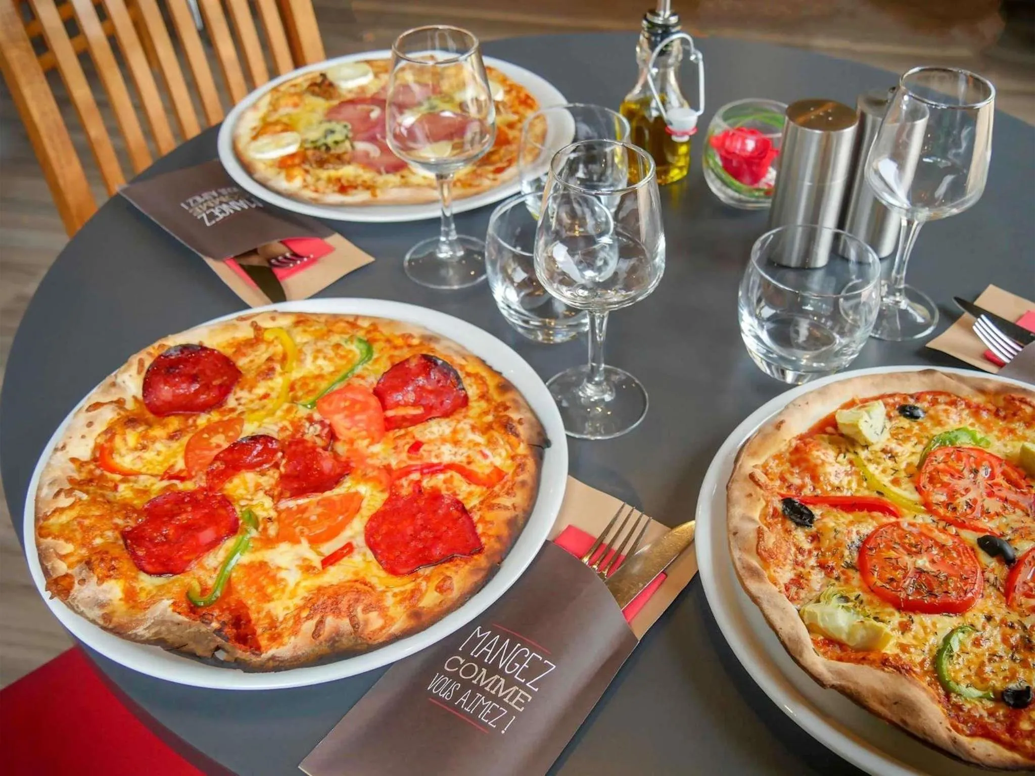 Restaurant/places to eat in ibis London Sutton Point