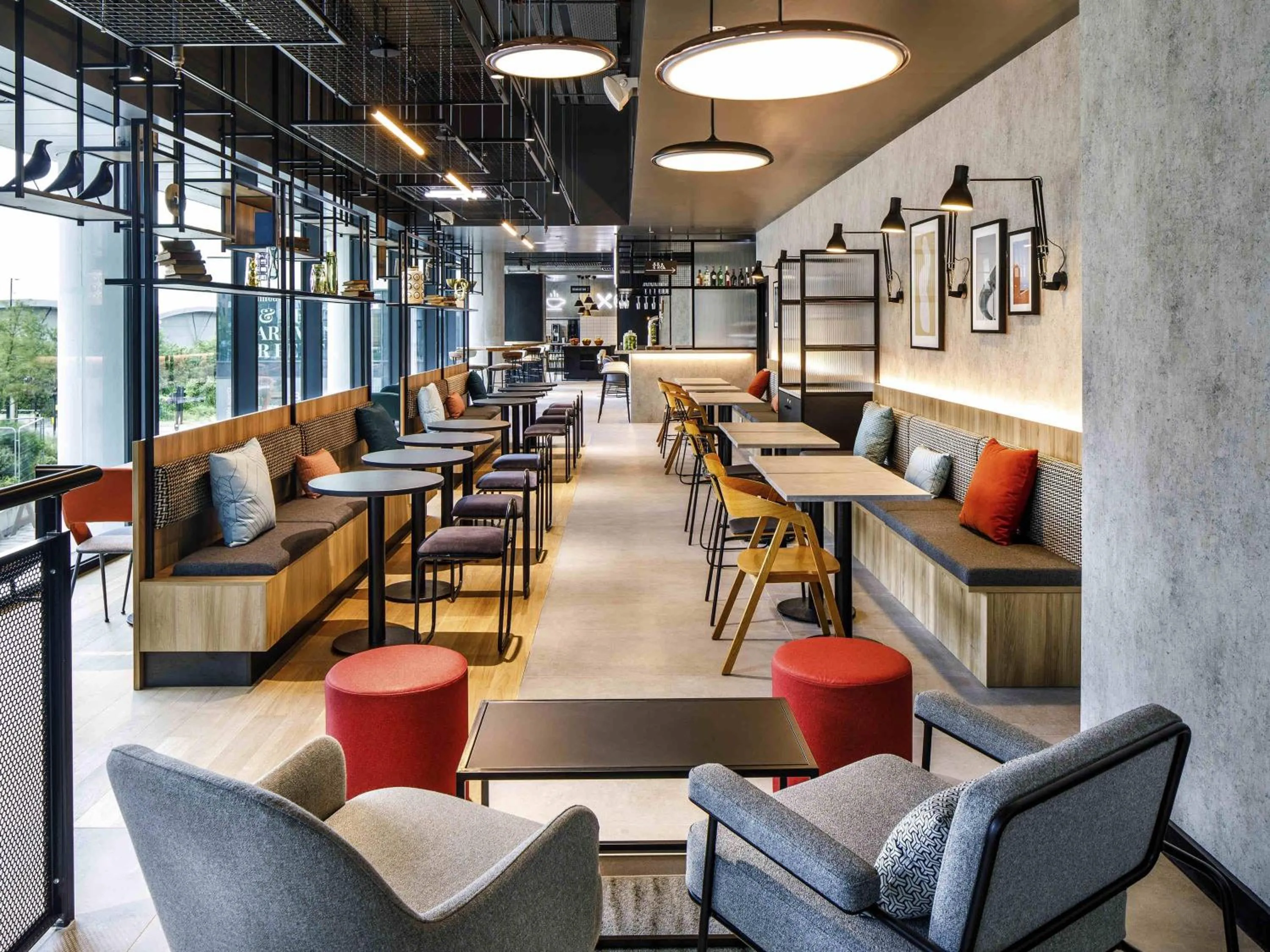 Restaurant/places to eat in ibis London Sutton Point