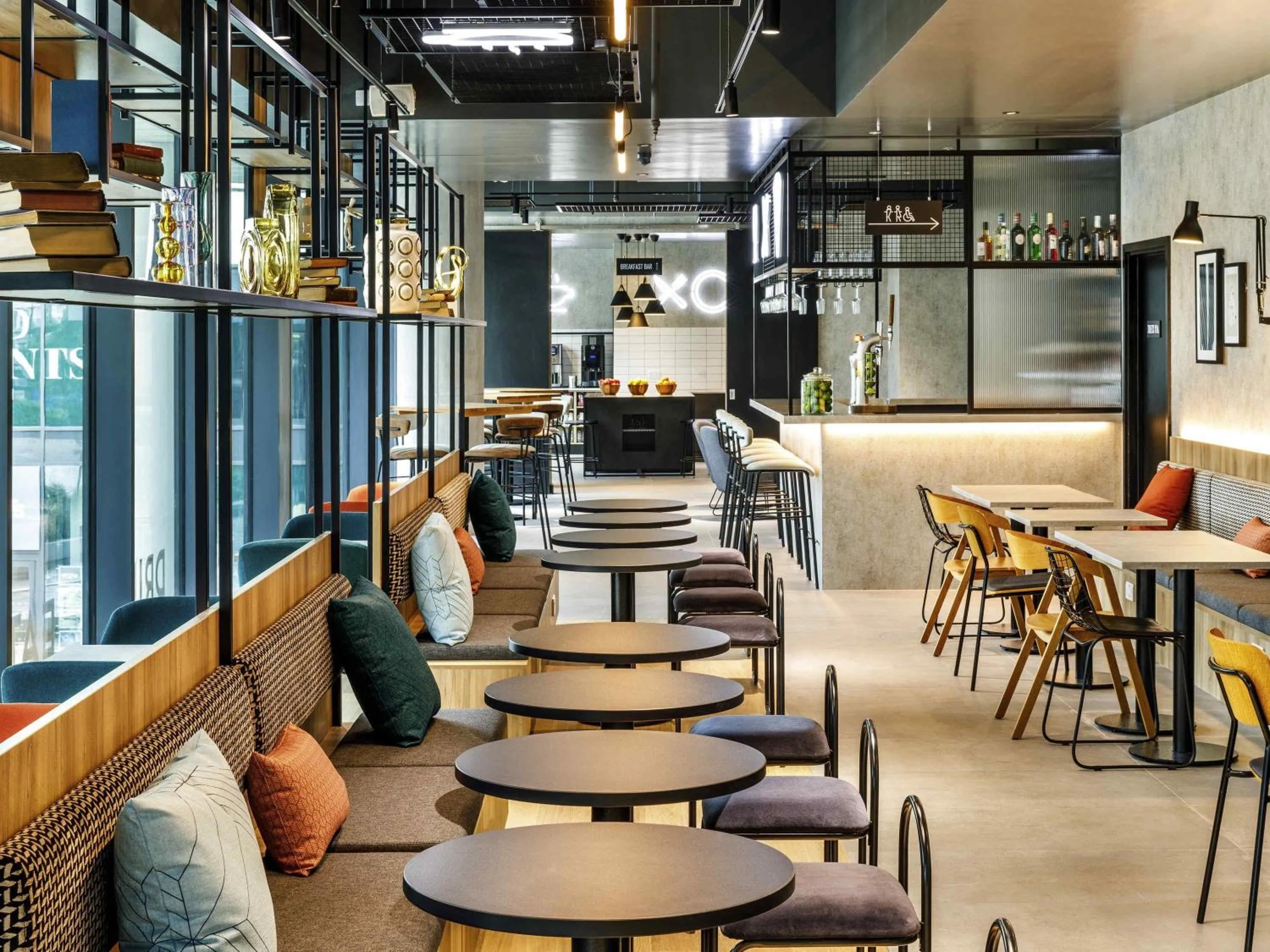 Restaurant/places to eat in Aparthotel Adagio London Sutton Point