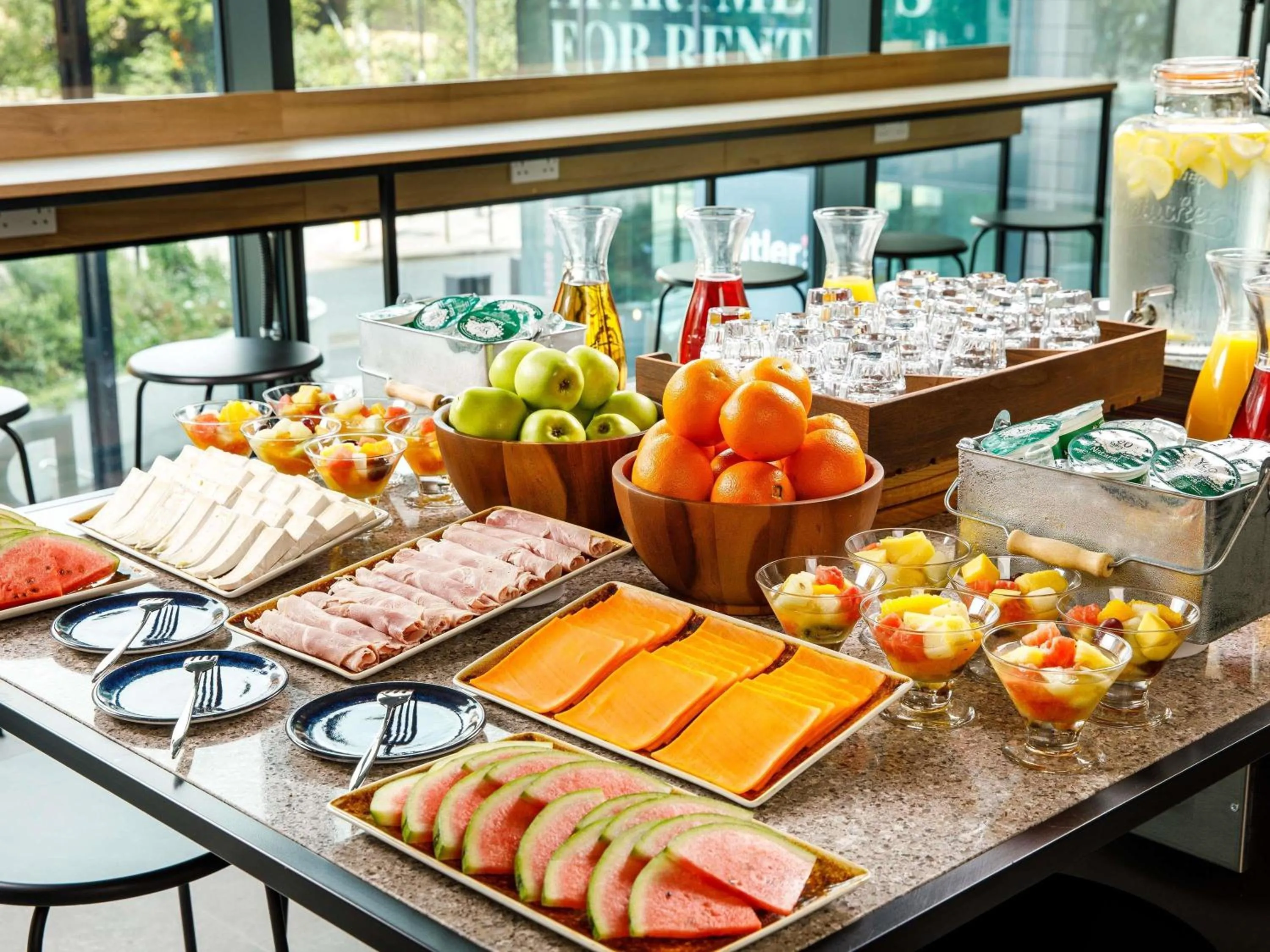 Breakfast in Aparthotel Adagio London Sutton Point