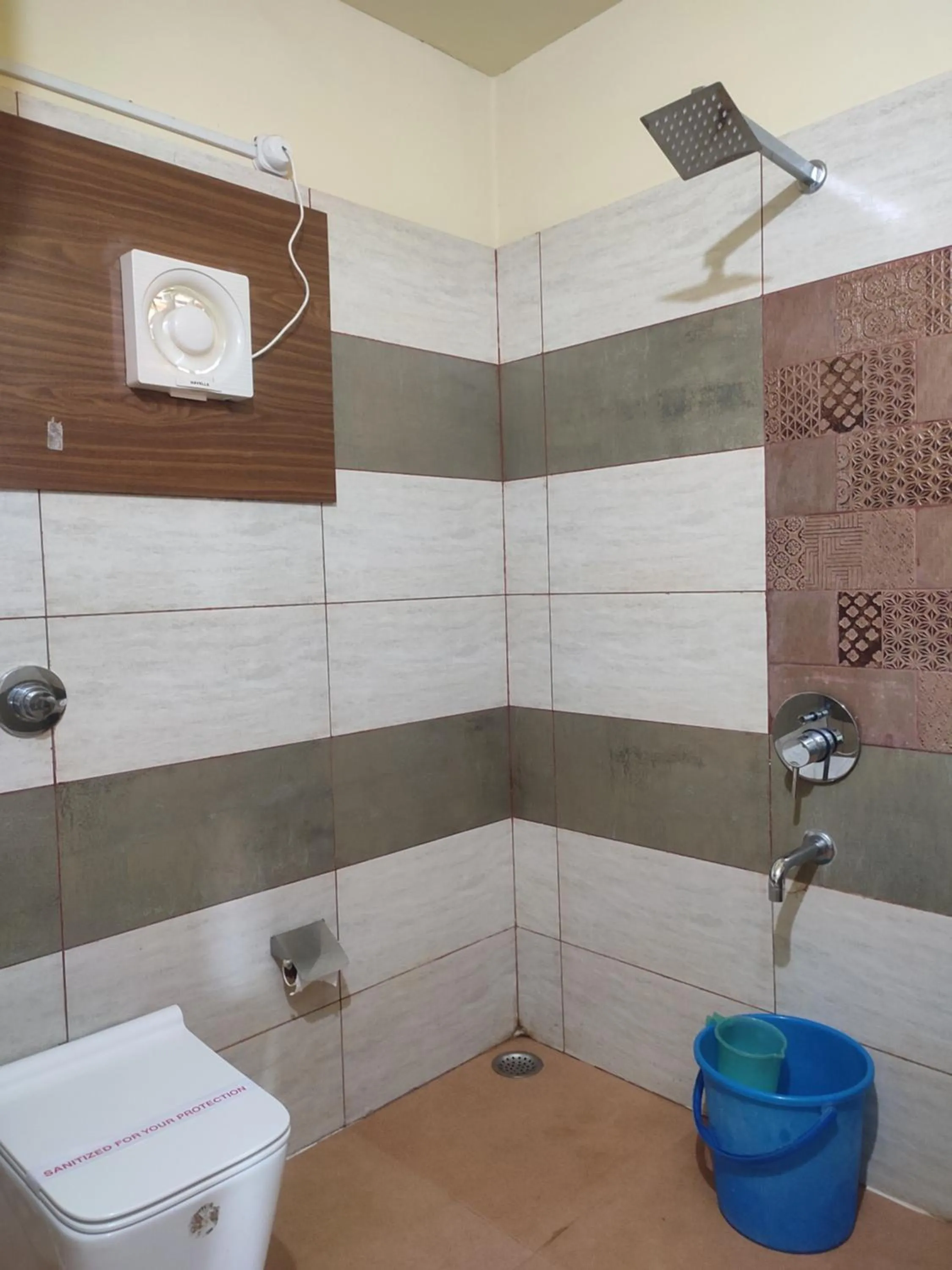 Shower in Maa Greenary View - A Holiday Resort