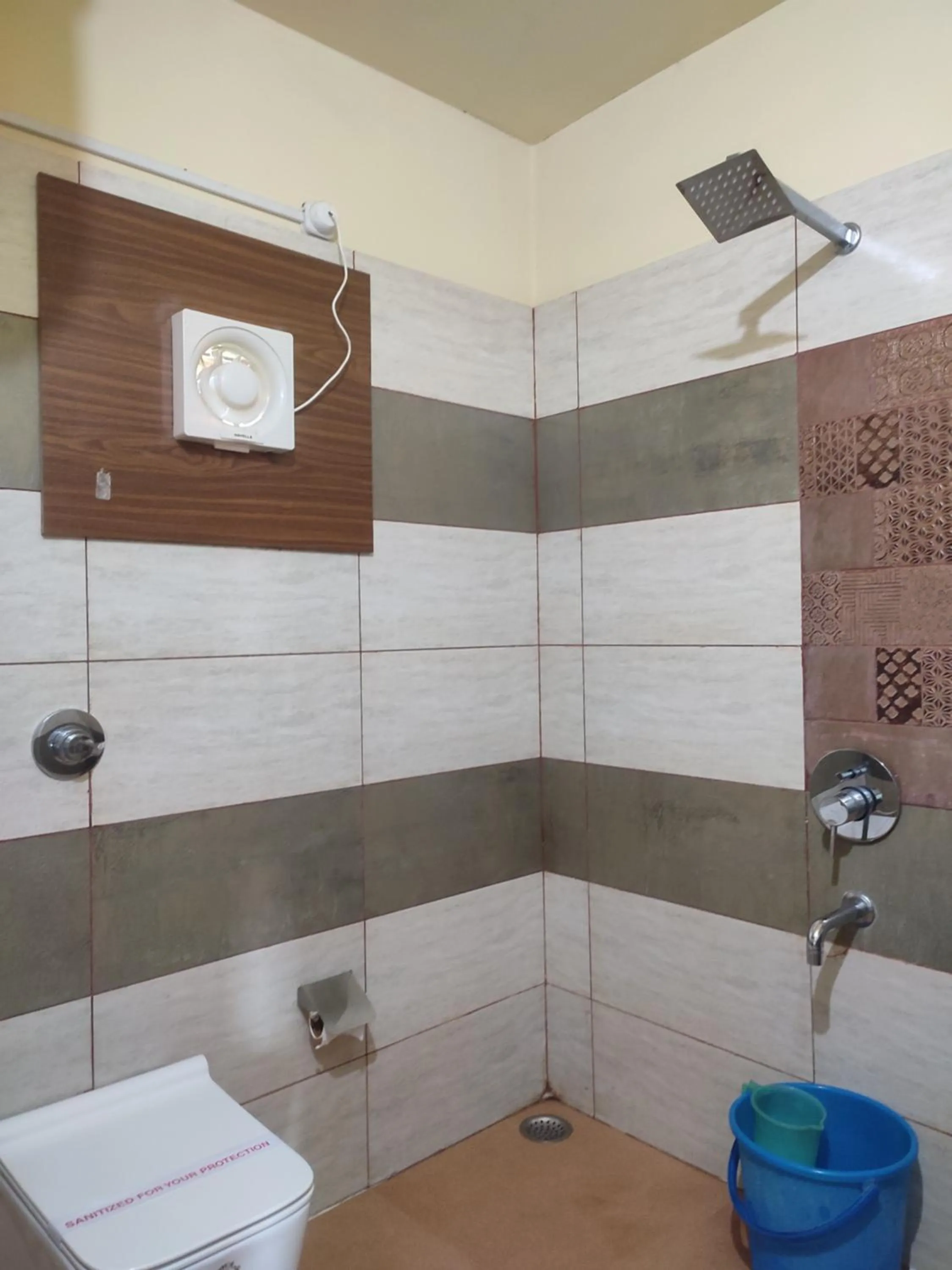 Shower in Maa Greenary View - A Holiday Resort