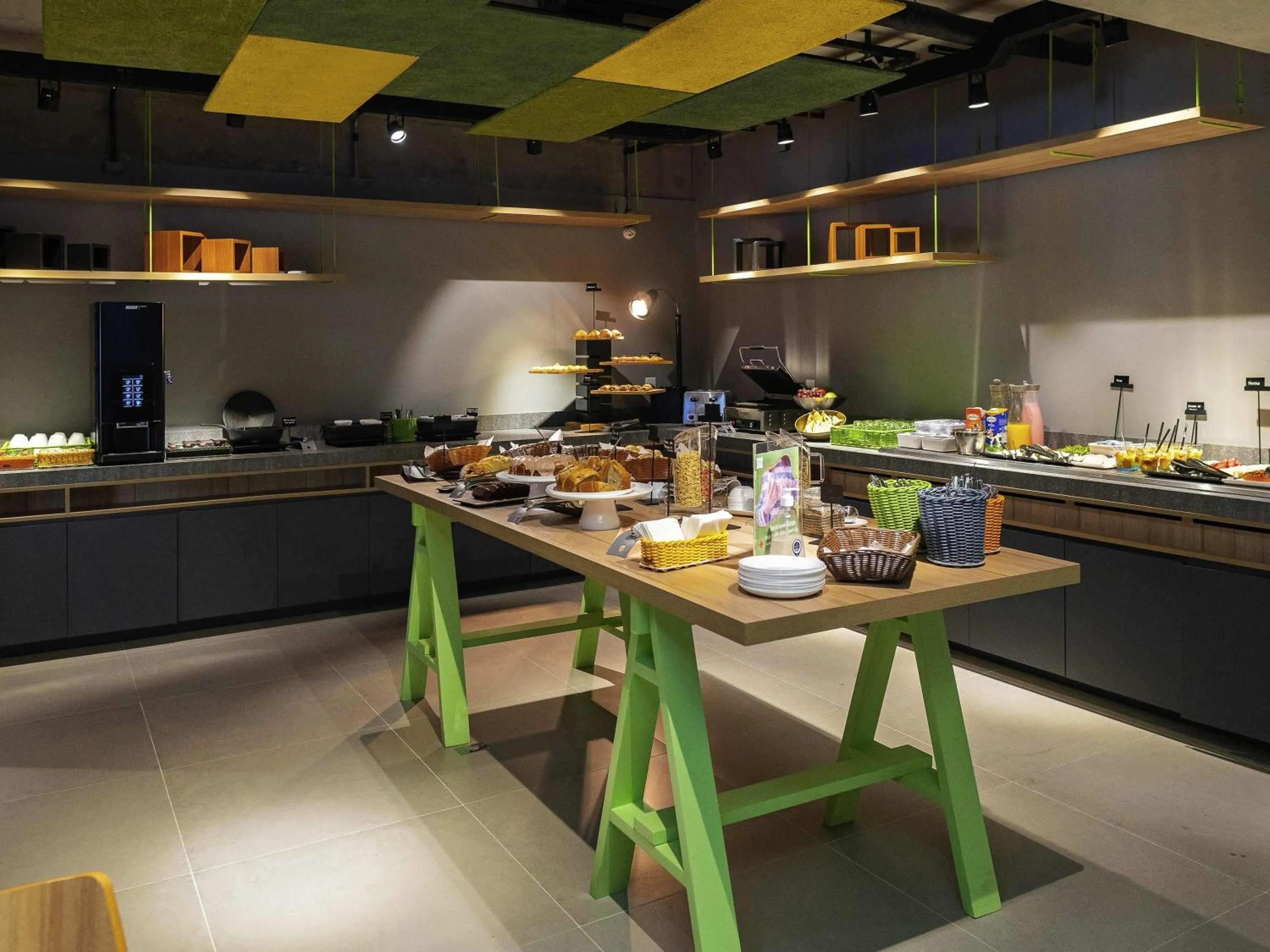 Restaurant/places to eat in ibis Styles Porto Alegre Moinhos de Vento
