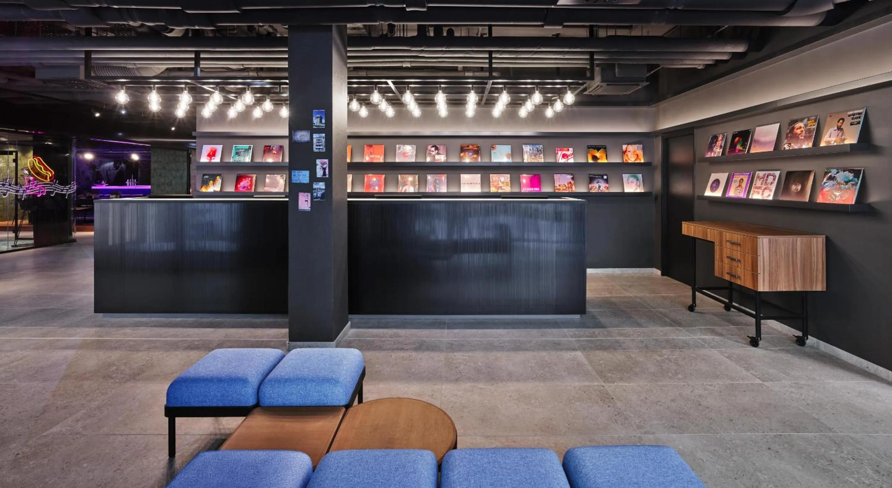 On-site shops in Jaz in the City Vienna