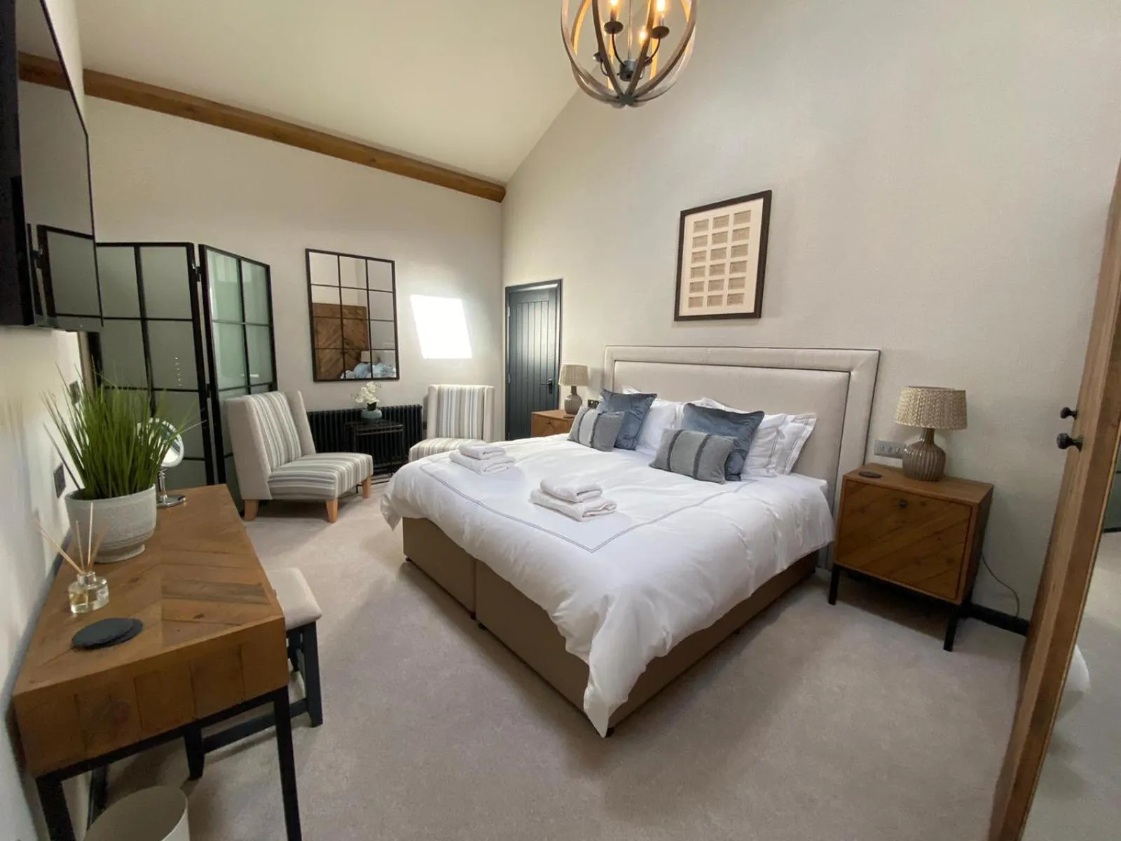 Photo of the whole room, Bed in The Merchant's Yard