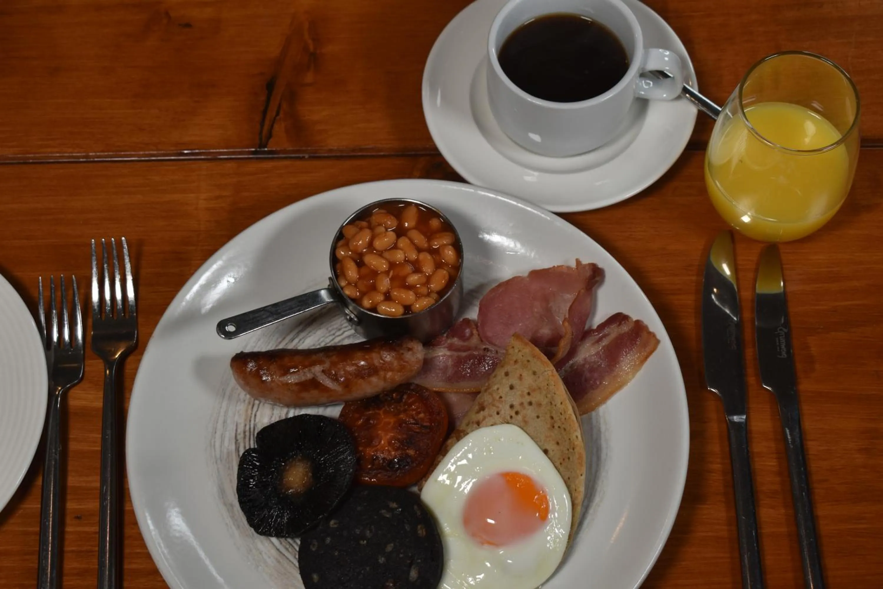 Breakfast in The Merchant's Yard