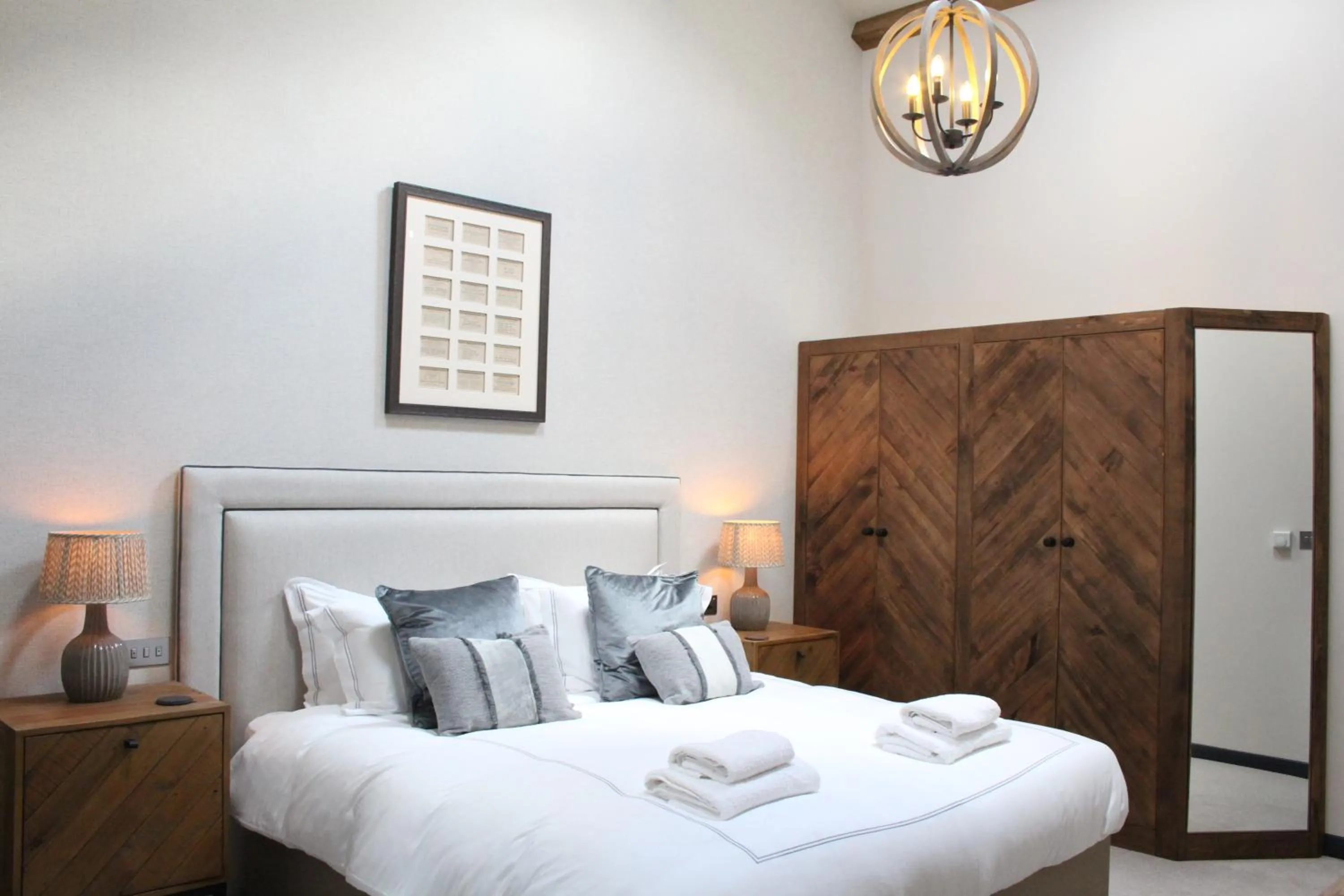 Bedroom, Bed in The Merchant's Yard