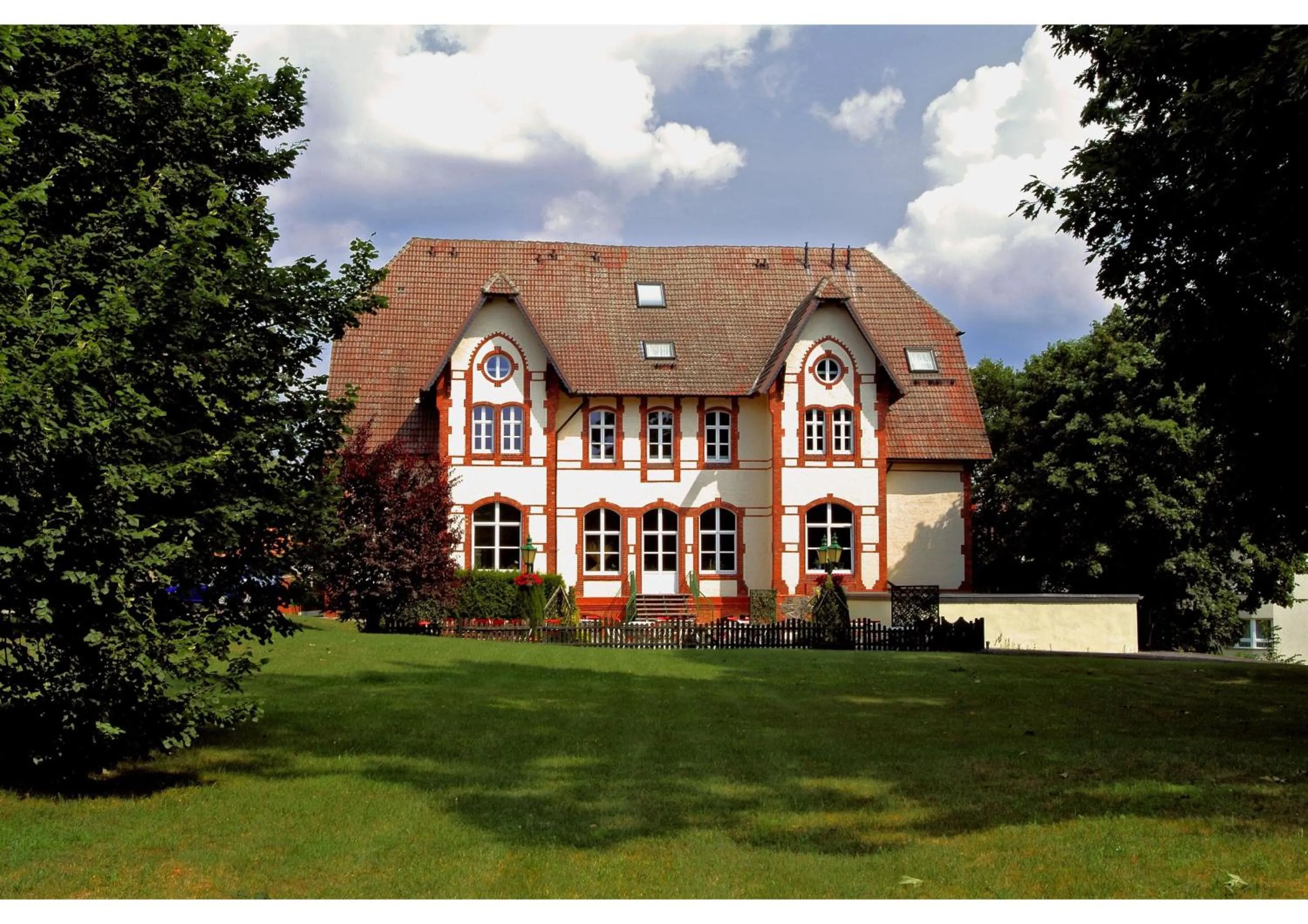 Property building in Villa Knobelsdorff