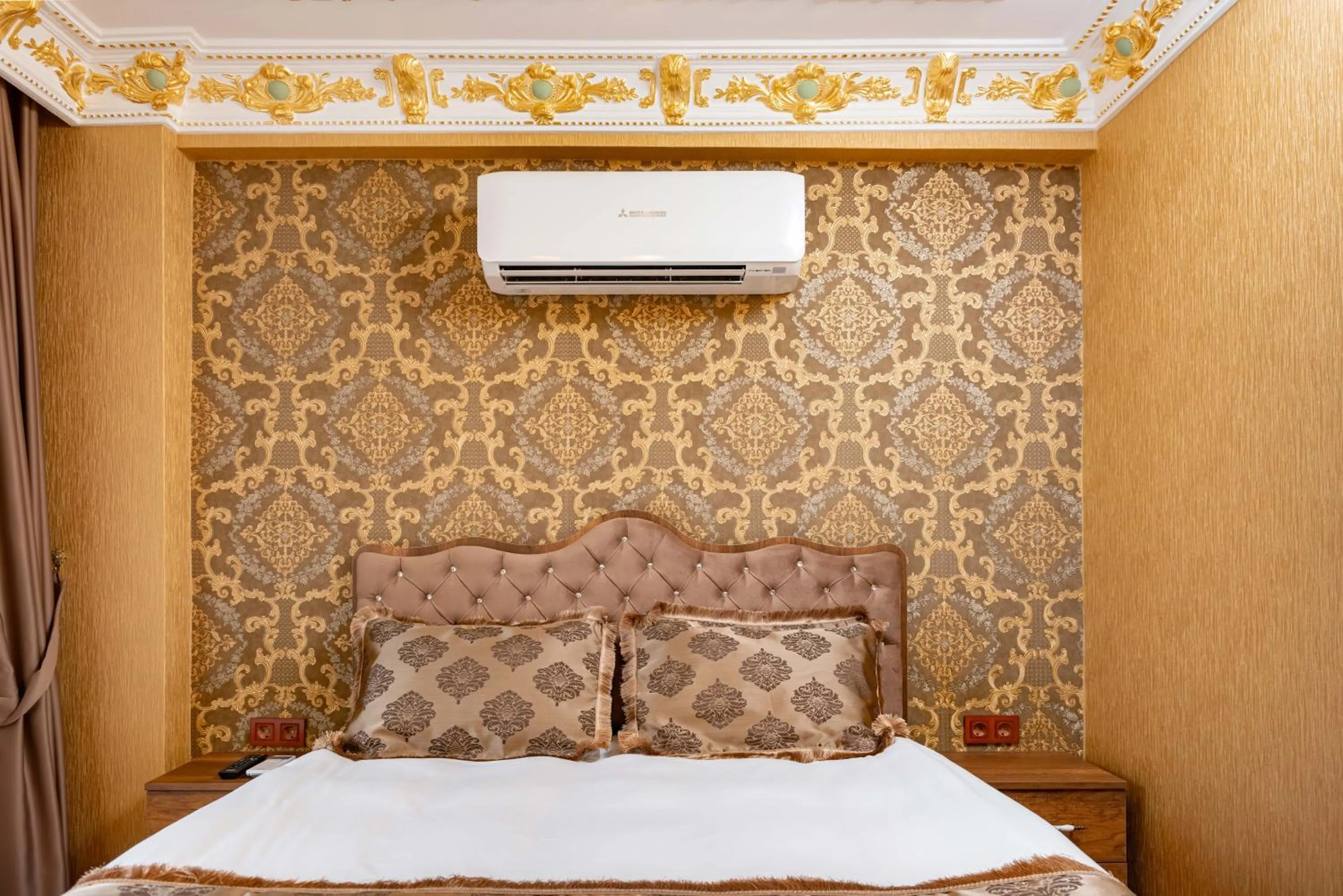 Bedroom, Bed in The Ottoman