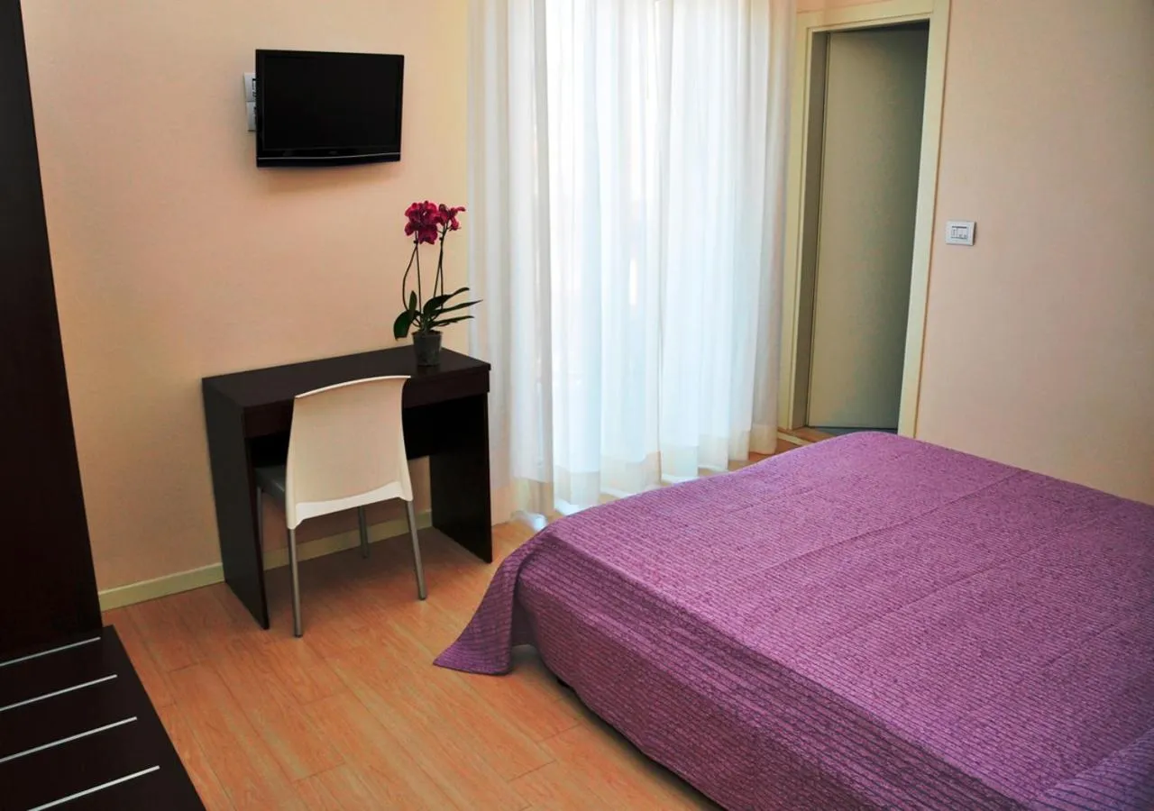 Bedroom, Bed in Hotel Lugano