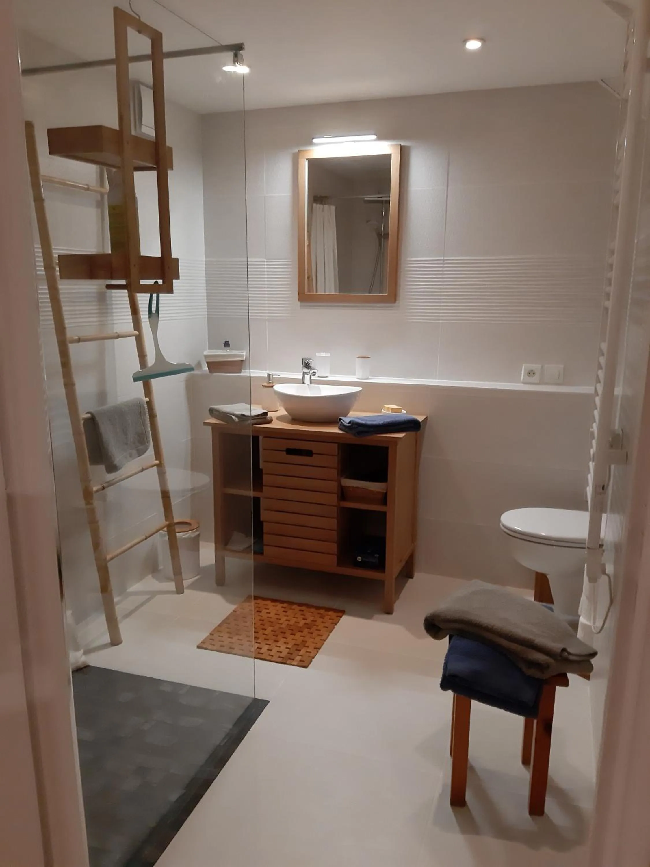 Shower in La Longère d'Arzoù, chambres d'hôtes