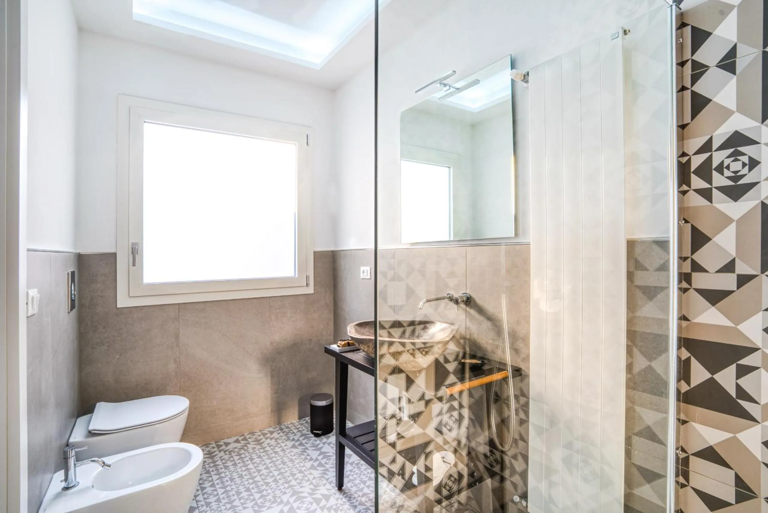 Shower in Suite Mariagiovanni