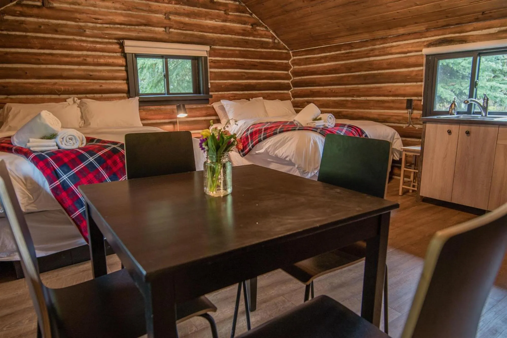 Bedroom, Bed in Chute Lake Lodge