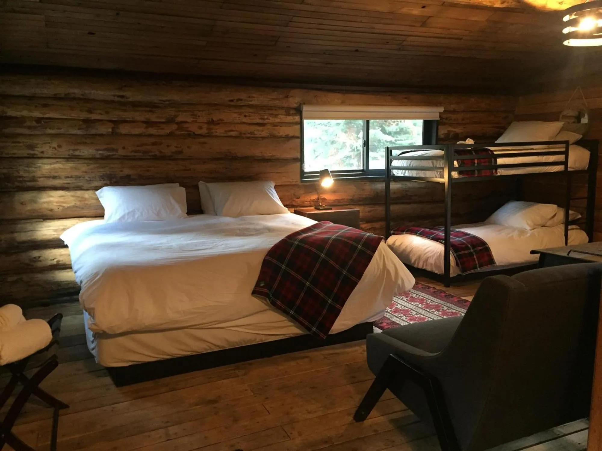 Bedroom, Bed in Chute Lake Lodge