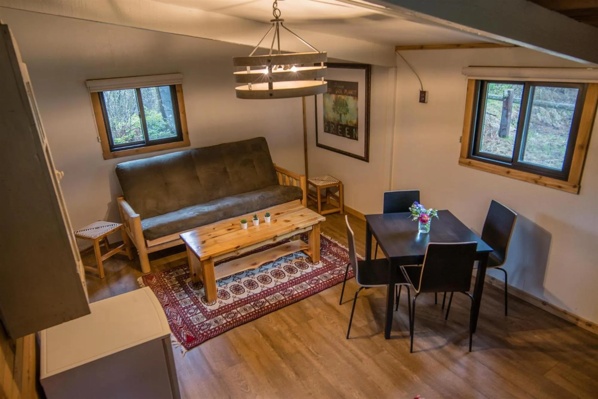 Seating area, Bed in Chute Lake Lodge