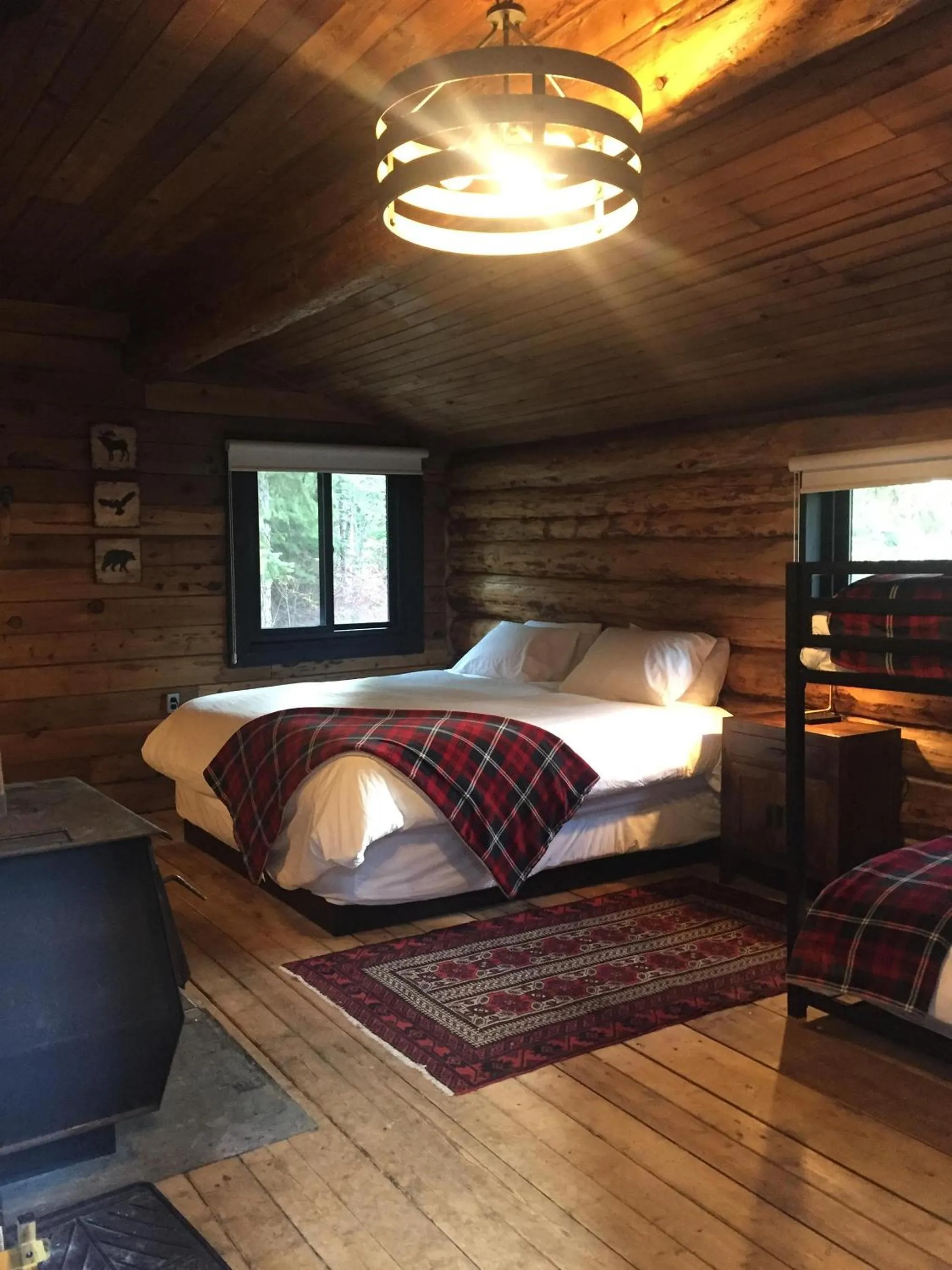 Bedroom, Bed in Chute Lake Lodge