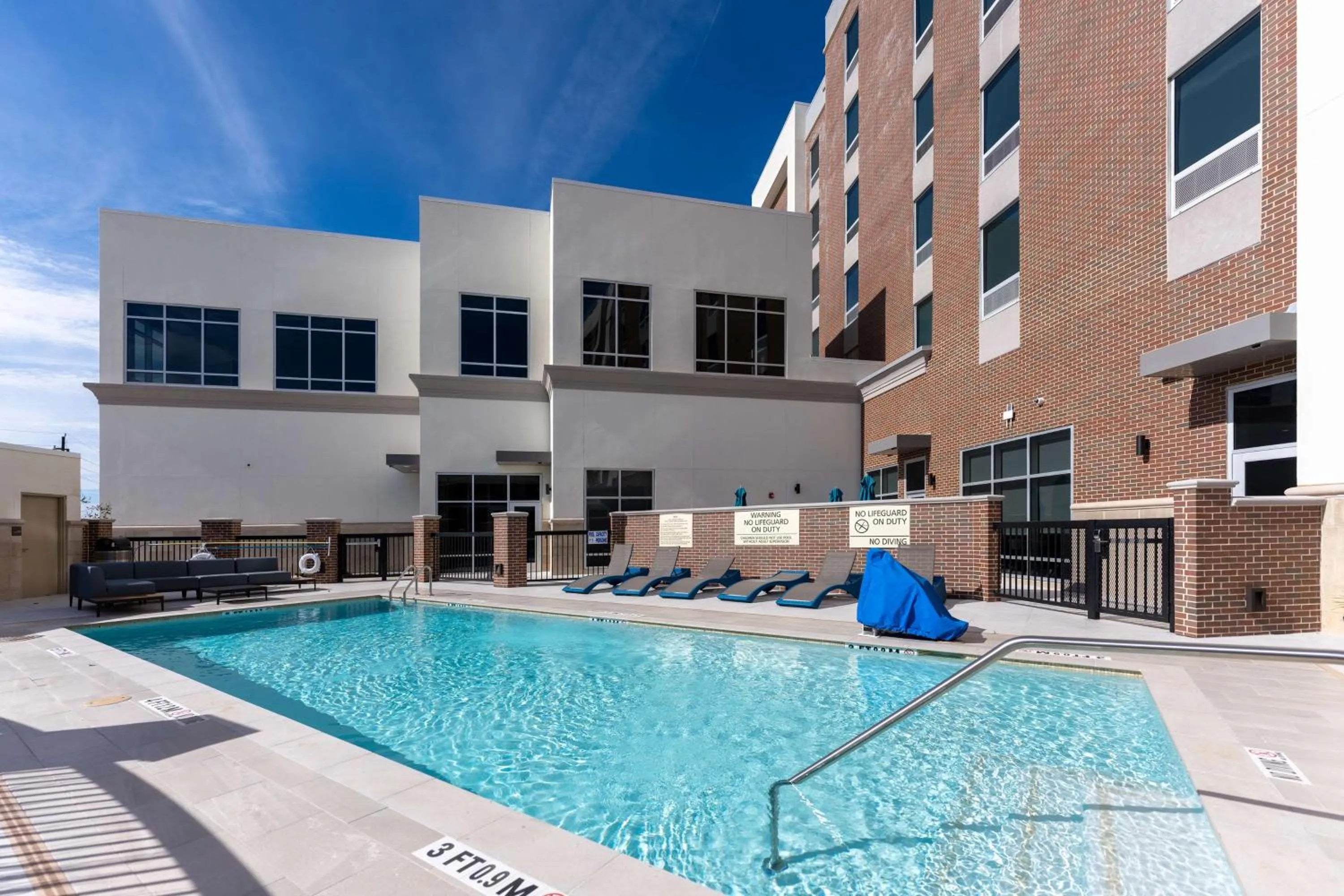Pool view in Hampton Inn & Suites Sugar Land, Tx