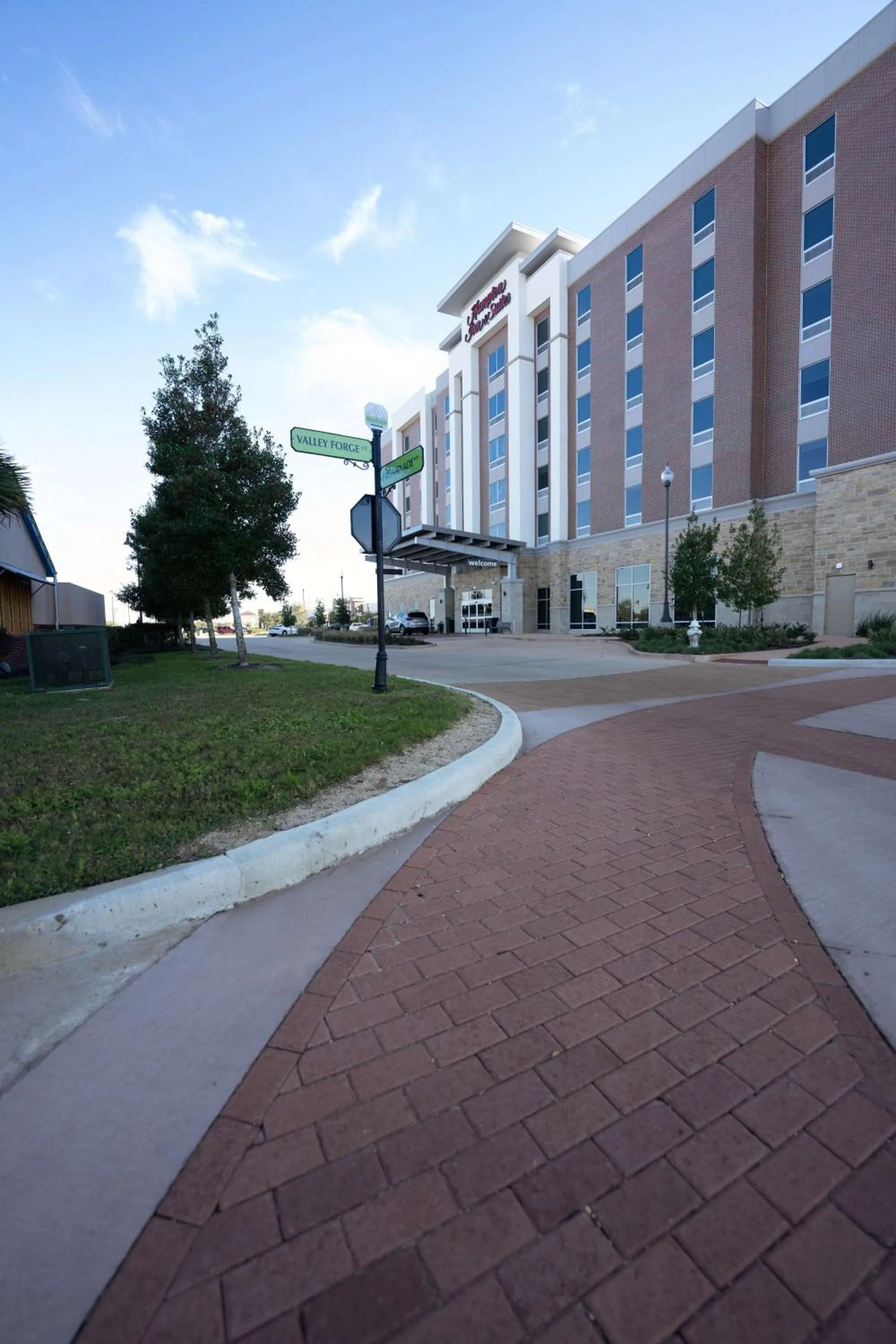 Property building in Hampton Inn & Suites Sugar Land, Tx