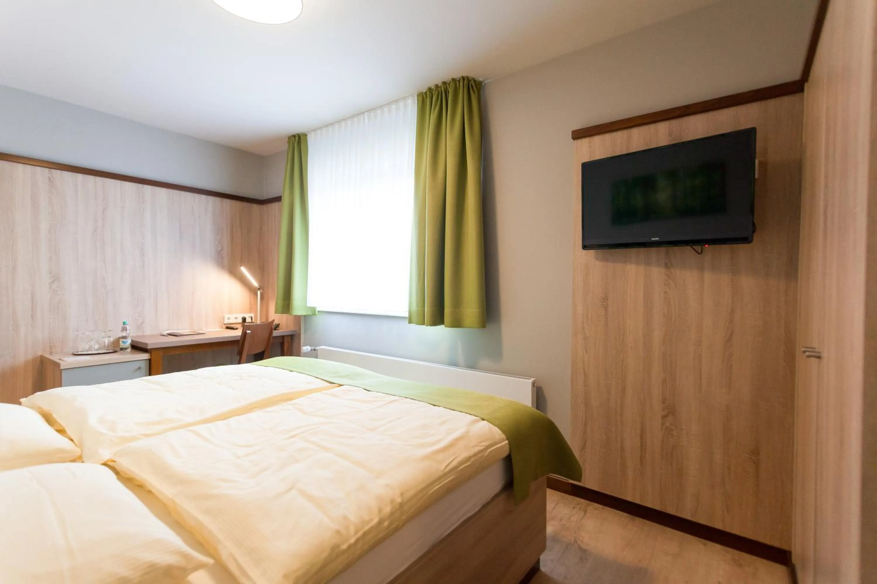 TV and multimedia, Bed in Hotel Restaurant Lüdenbach