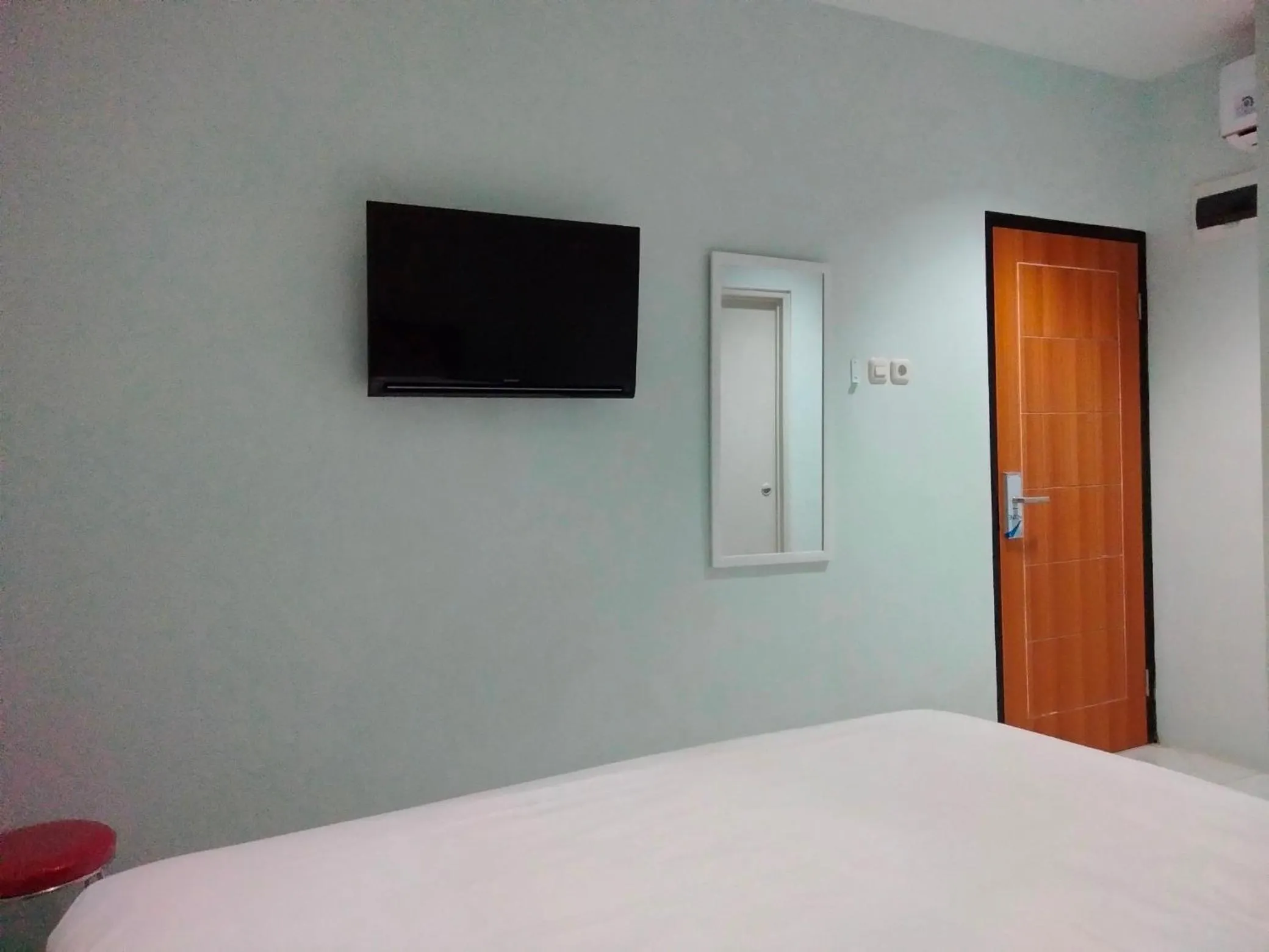 Property building, Bed in Pondok Indah24 Hotel